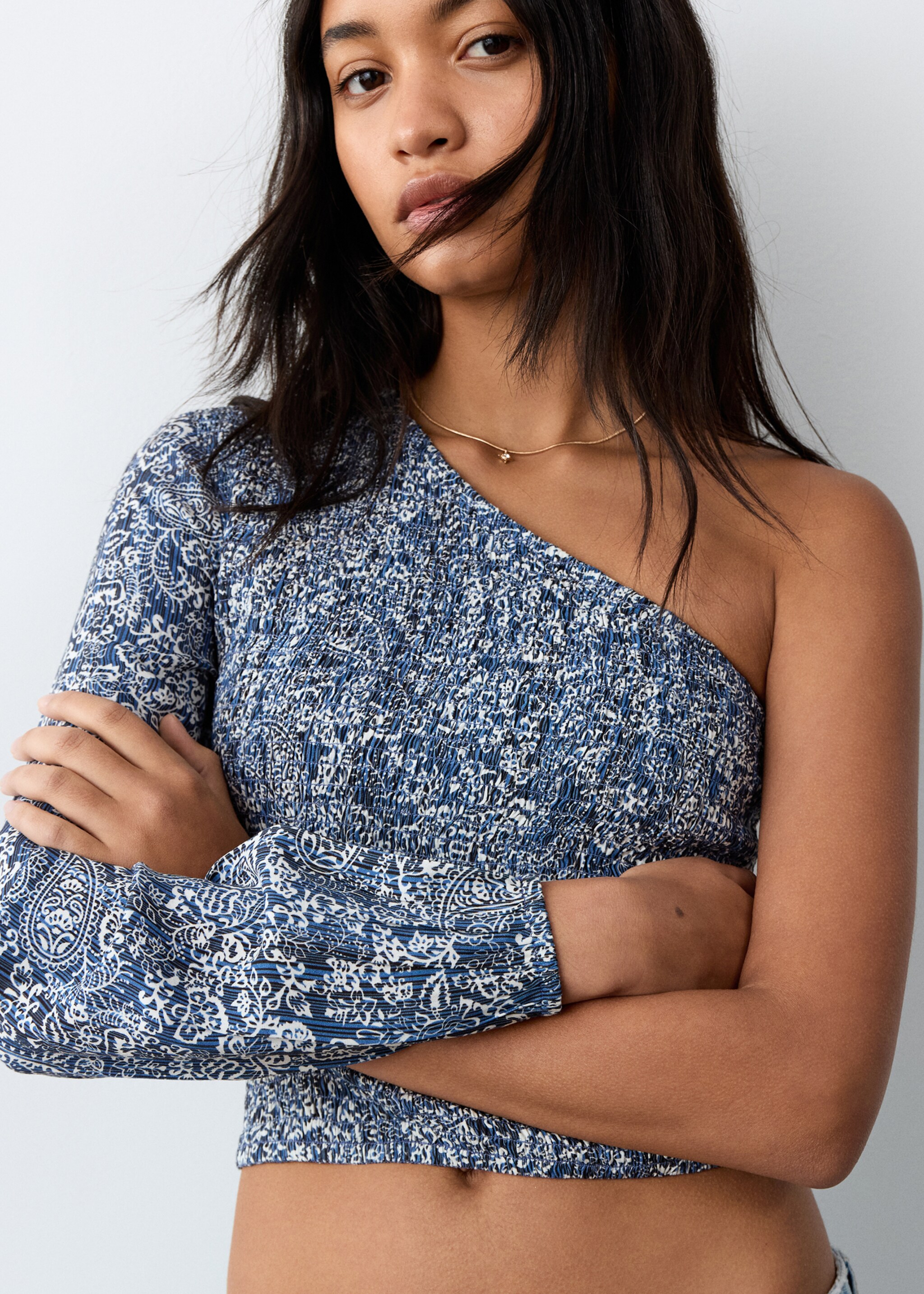 Asymmetric printed top - Details of the article 6, Dark Navy. Ref: 27045817-00.
