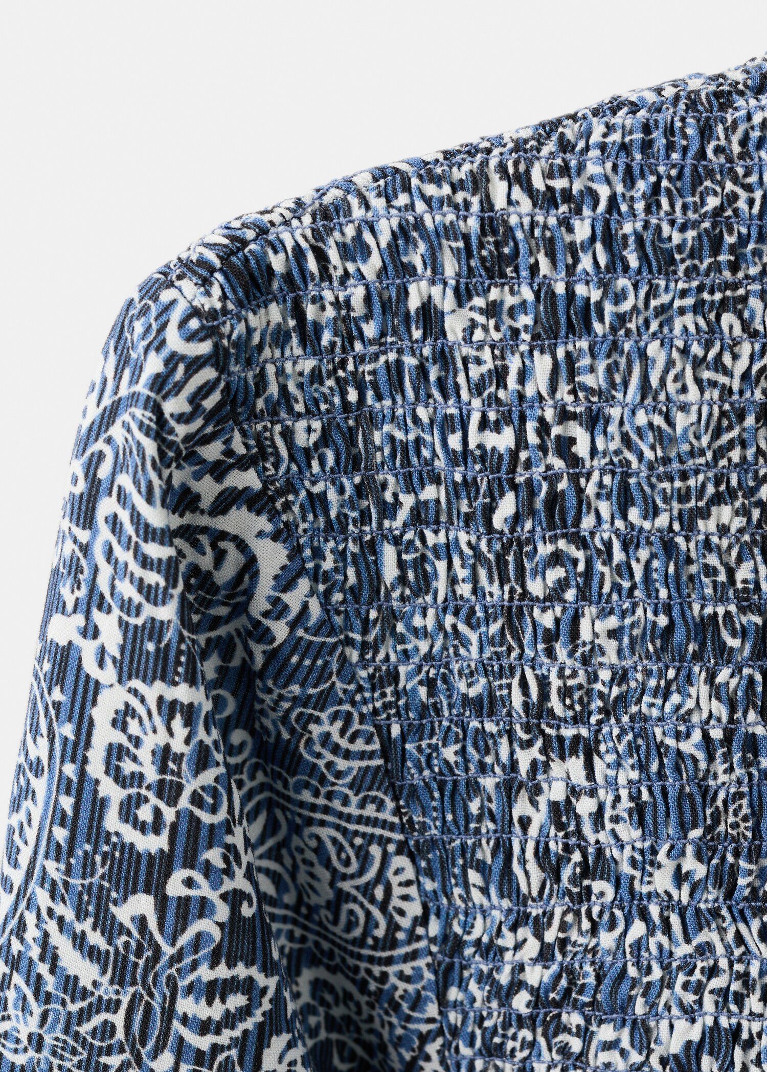 Asymmetric printed top - Details of the article 8