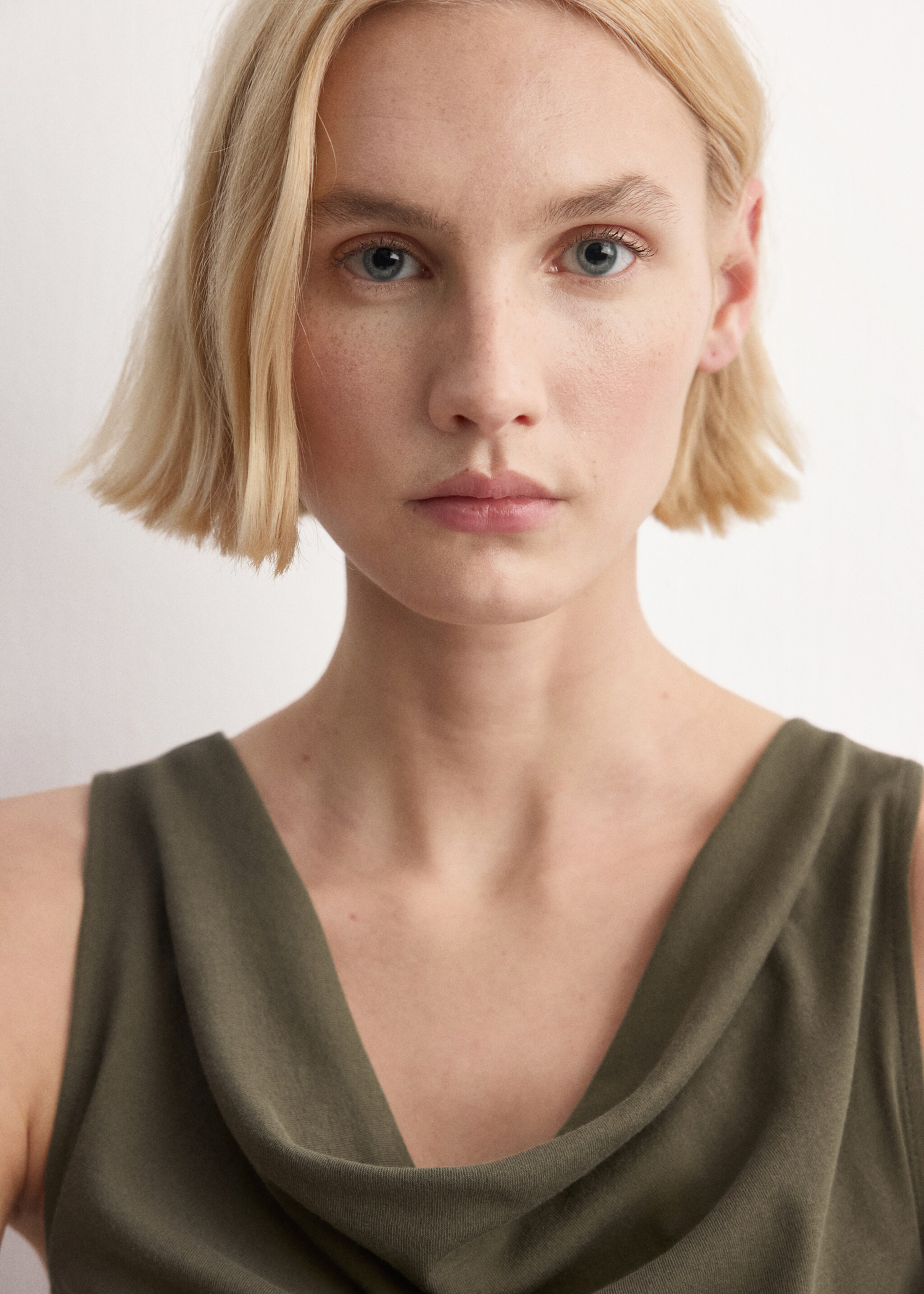 Fitted top with draped neckline - Details of the article 1, Khaki. Ref: 27045825-00.