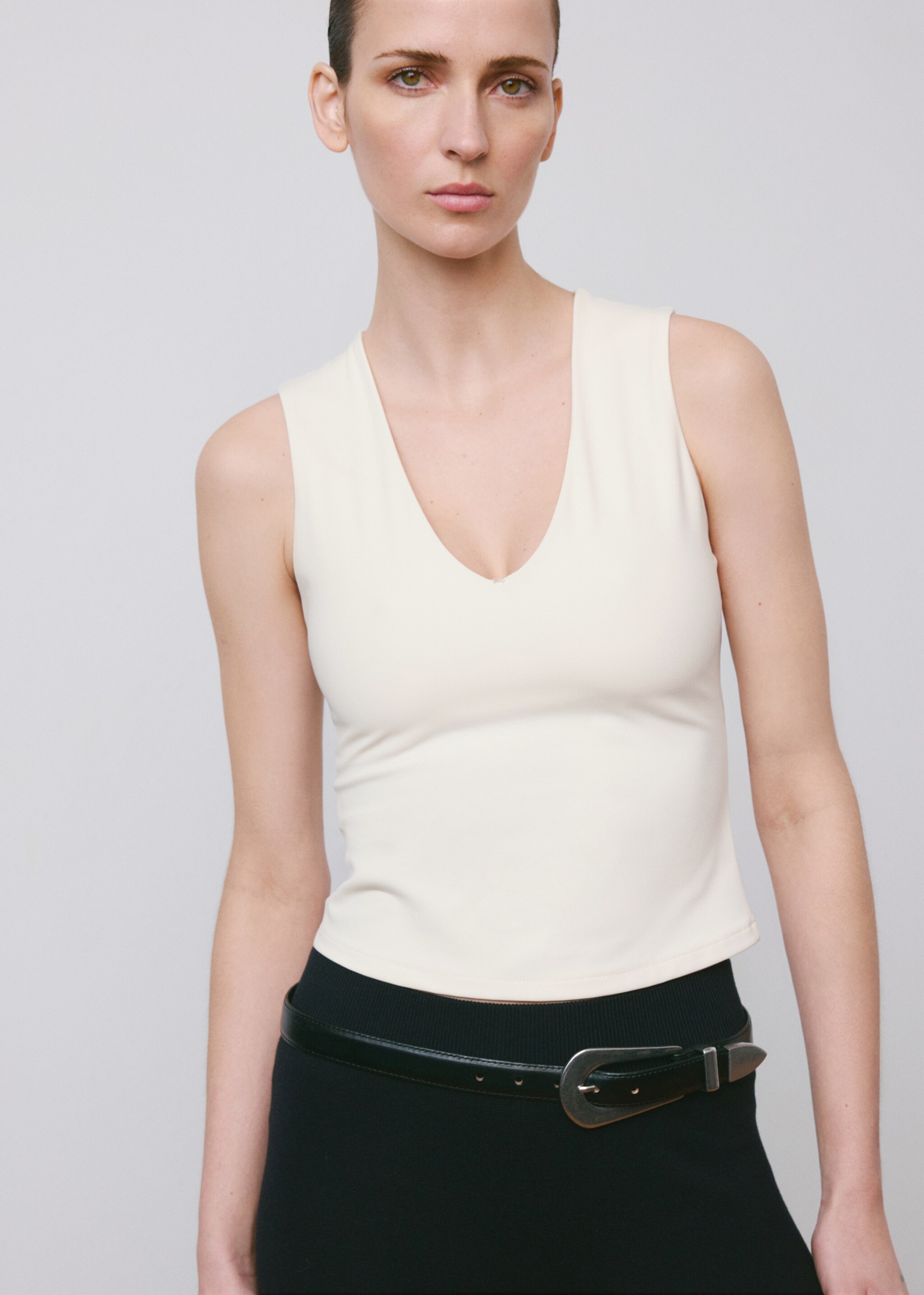 Fitted V-neck top - Medium plane, Ecru. Ref: 27045828-00.