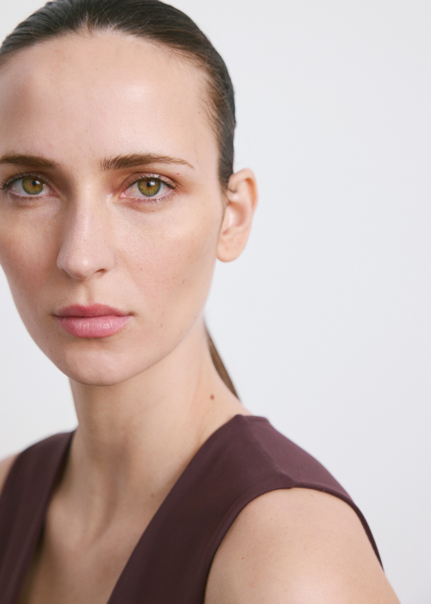 Fitted V-neck top - Details of the article 1