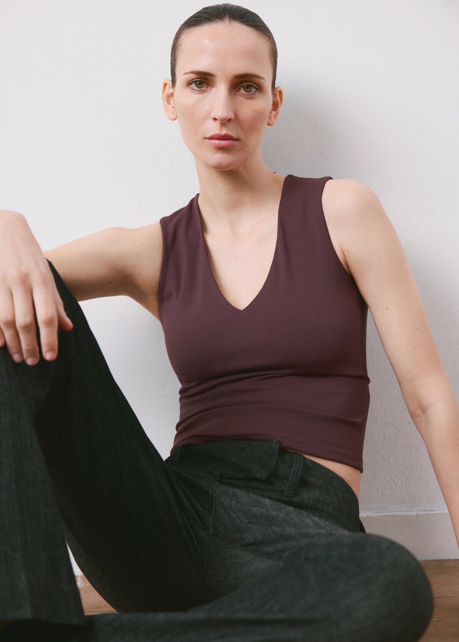 Fitted V-neck top - Details of the article 2