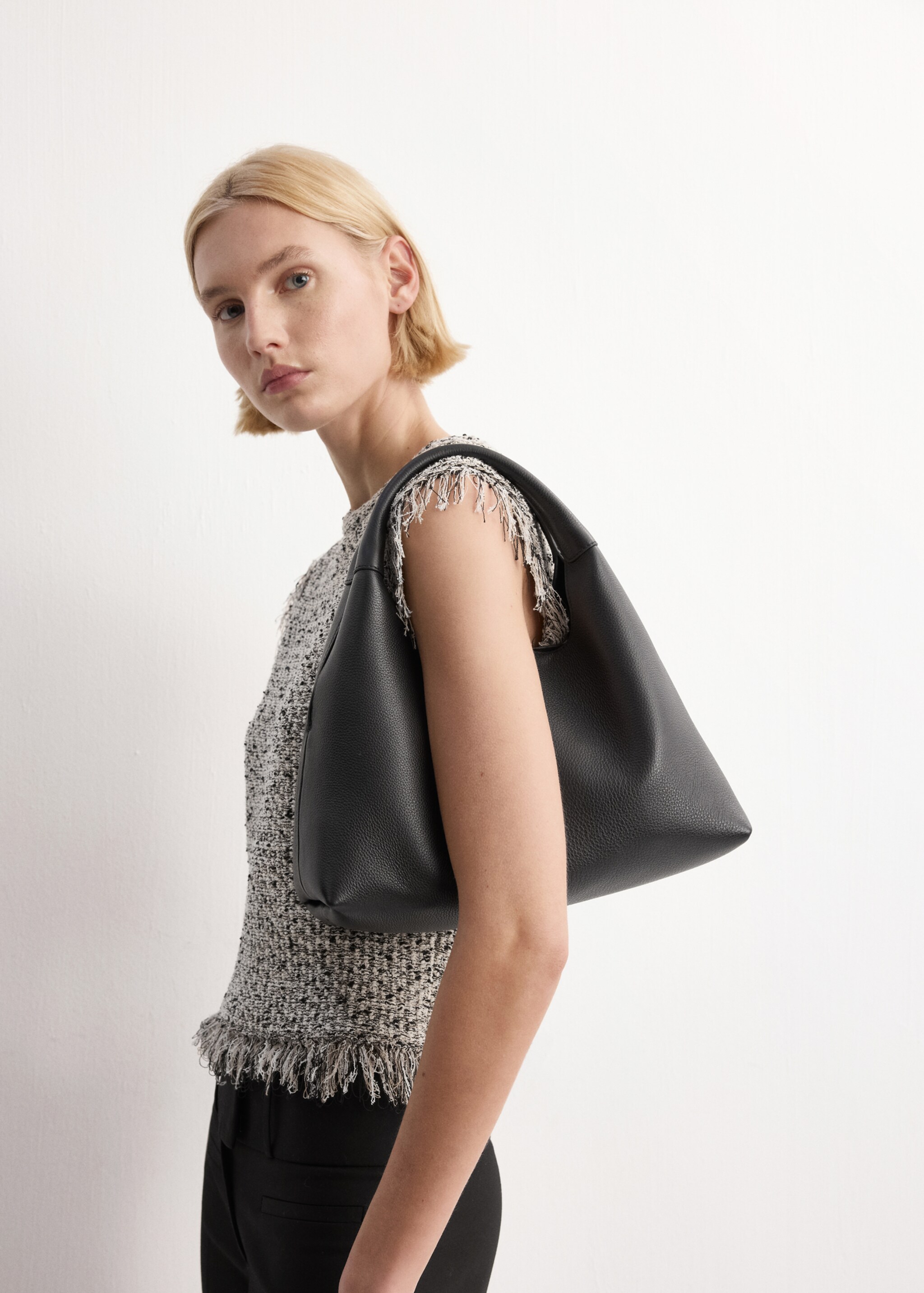 Fringe trim top - Medium plane, Black. Ref: 27045840-00.