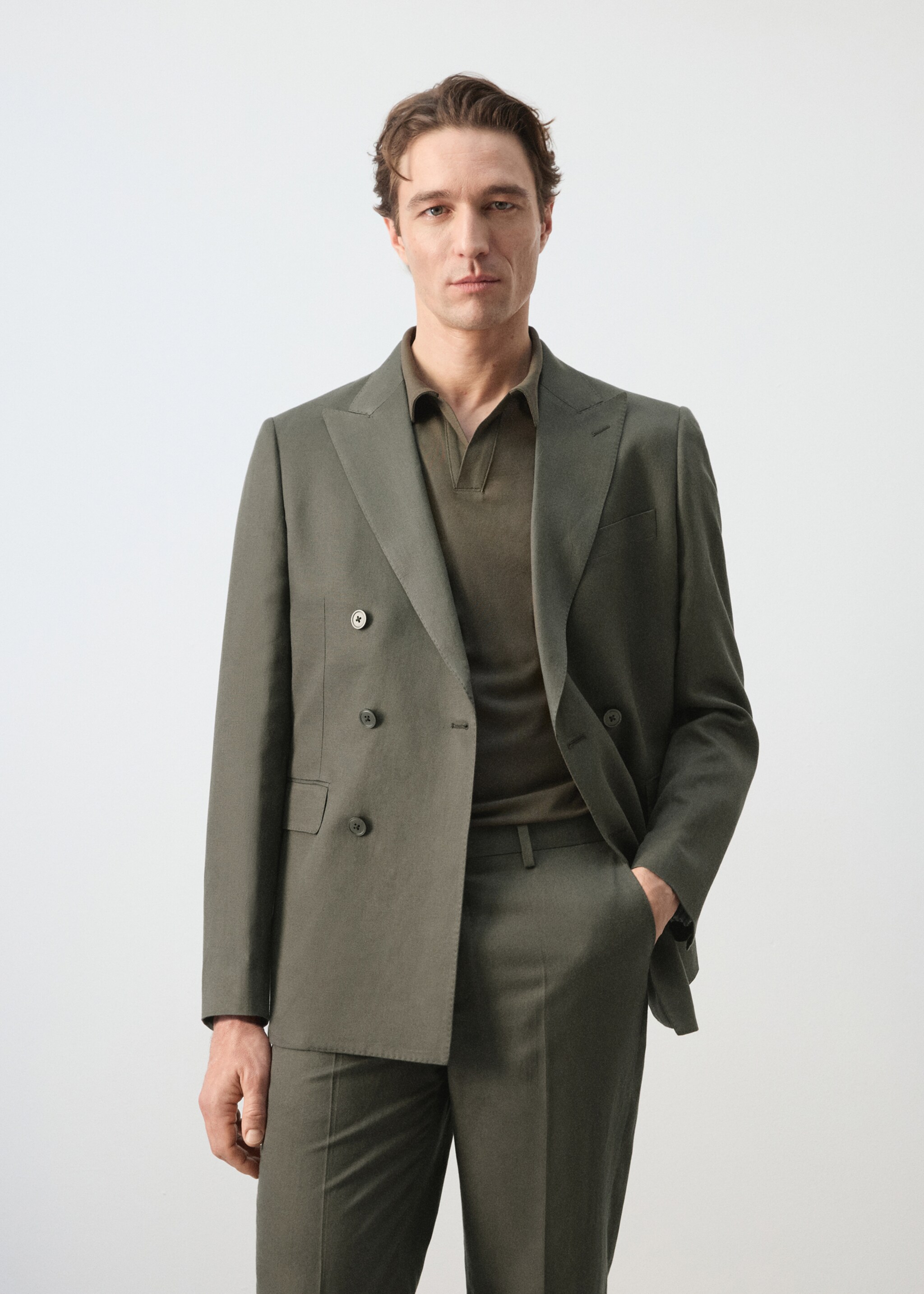 Veste de costume croisée Amalfi slim fit - Plan moyen, Kaki. Ref: 27045935-00.