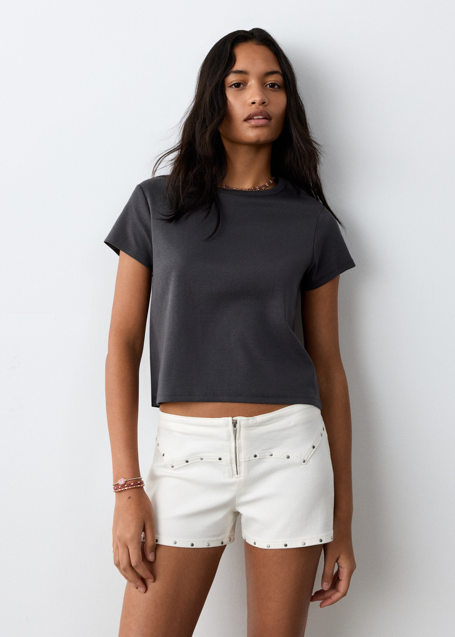 Mini-Shorts mit Nieten - Mittlere Ansicht