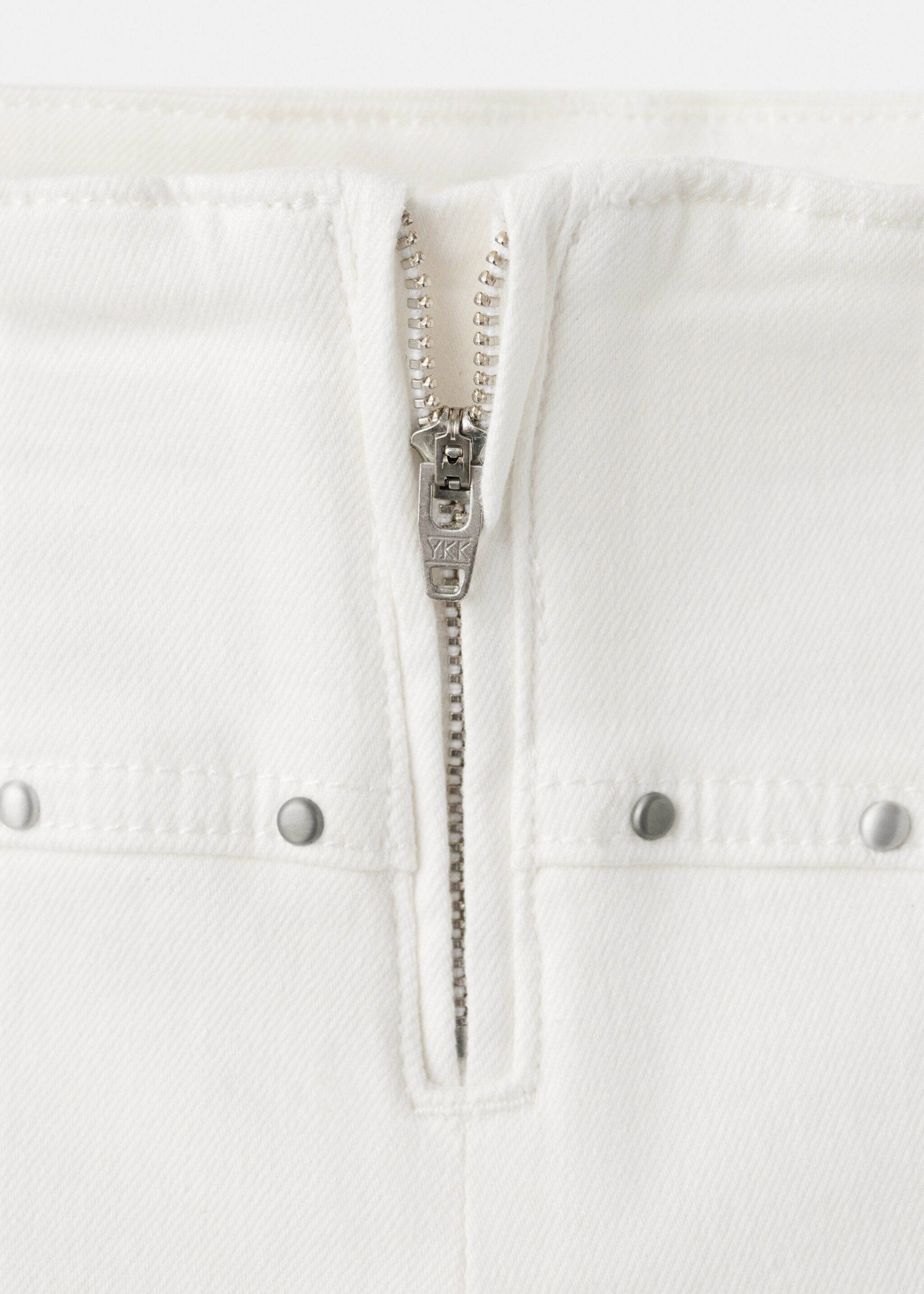 Mini-Shorts mit Nieten - Detail des Artikels 8, Cremeweiß. Ref: 27045937-00.