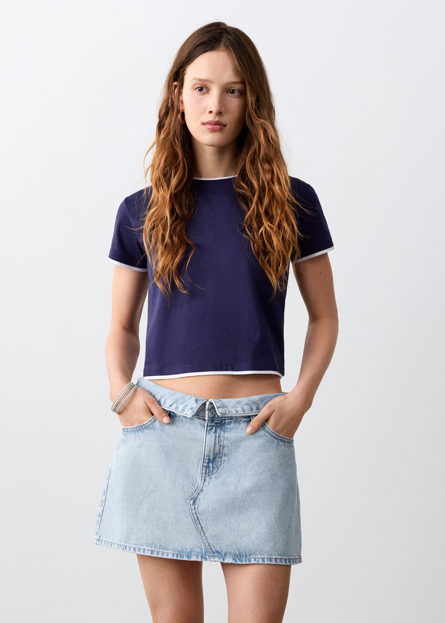 Falda vaquera detalle vuelta - Plano medio