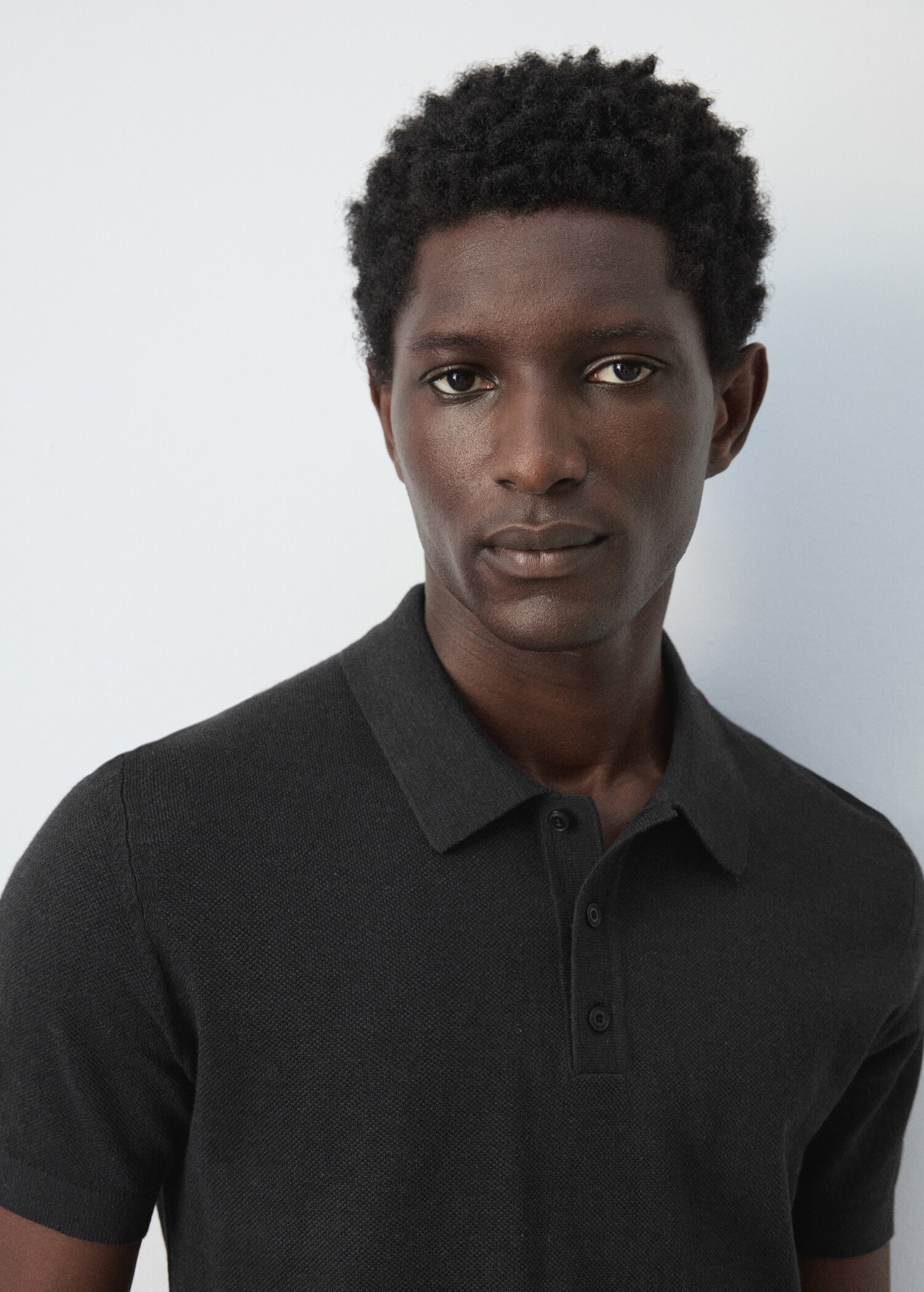 Fine knit polo shirt with microstructure - Details of the article 1