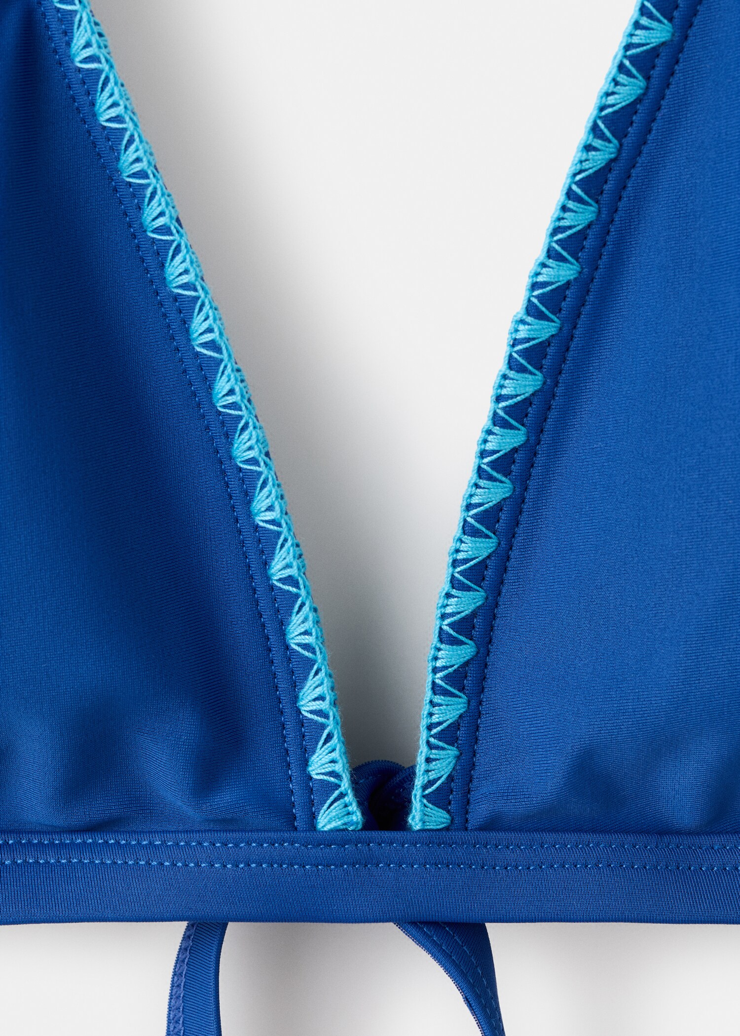 Two-tone bikini with classic briefs - Details of the article 8