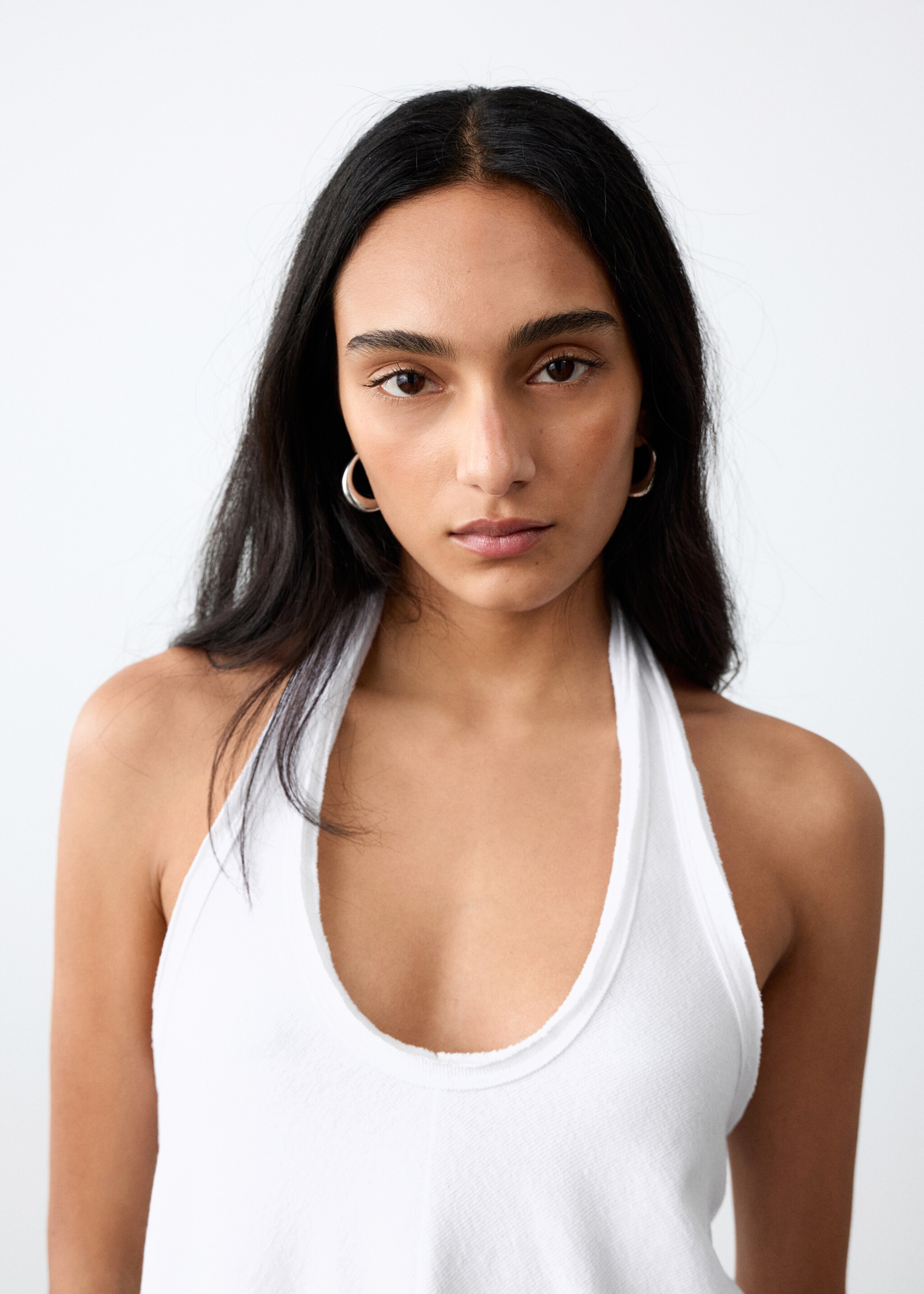 Kurzes Neckholder-Kleid - Detail des Artikels 1, Cremeweiß. Ref: 27045962-00.