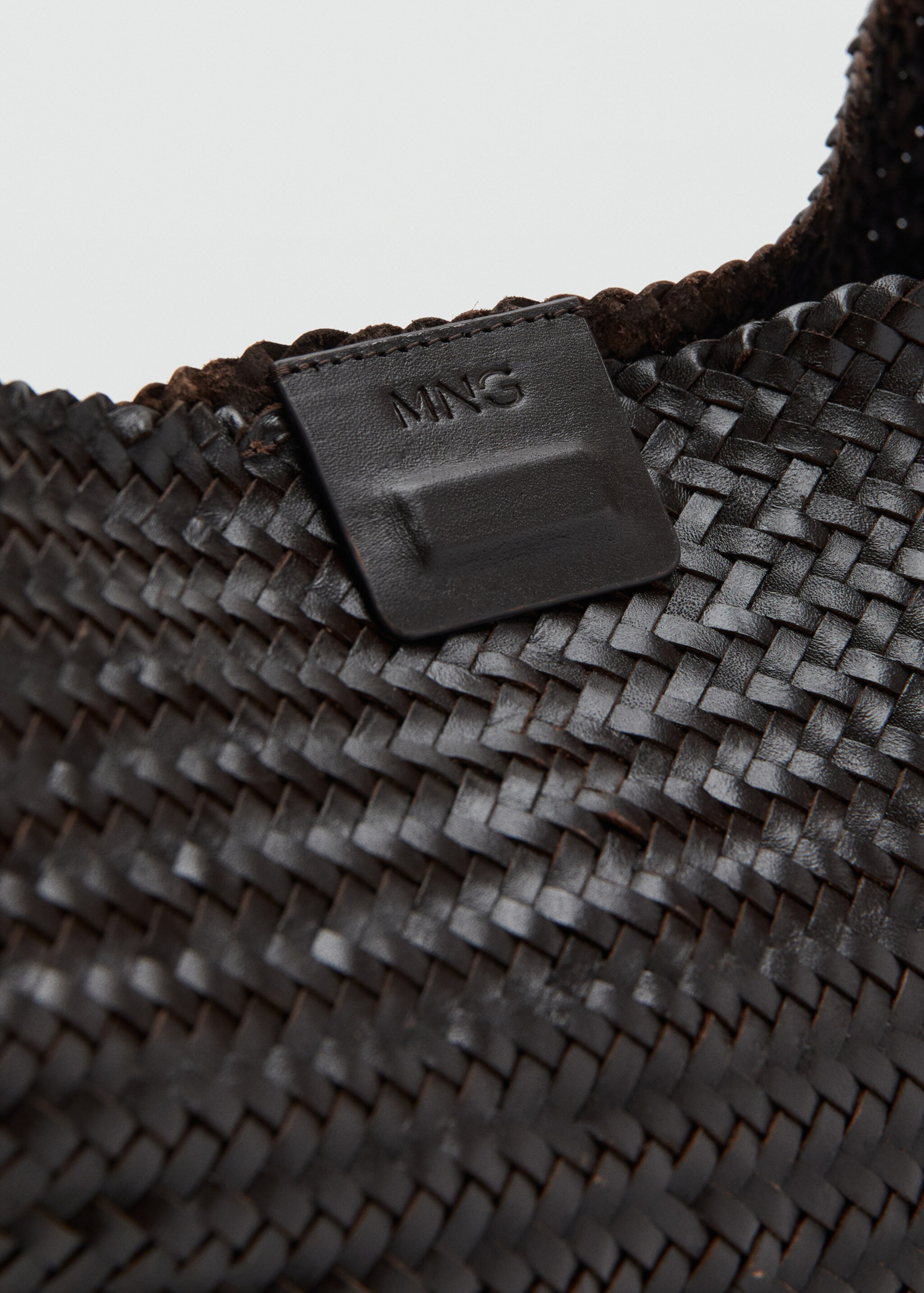 Bolso saco trenzado - Detalle del artículo 1, Chocolate. Ref: 27045975-00.