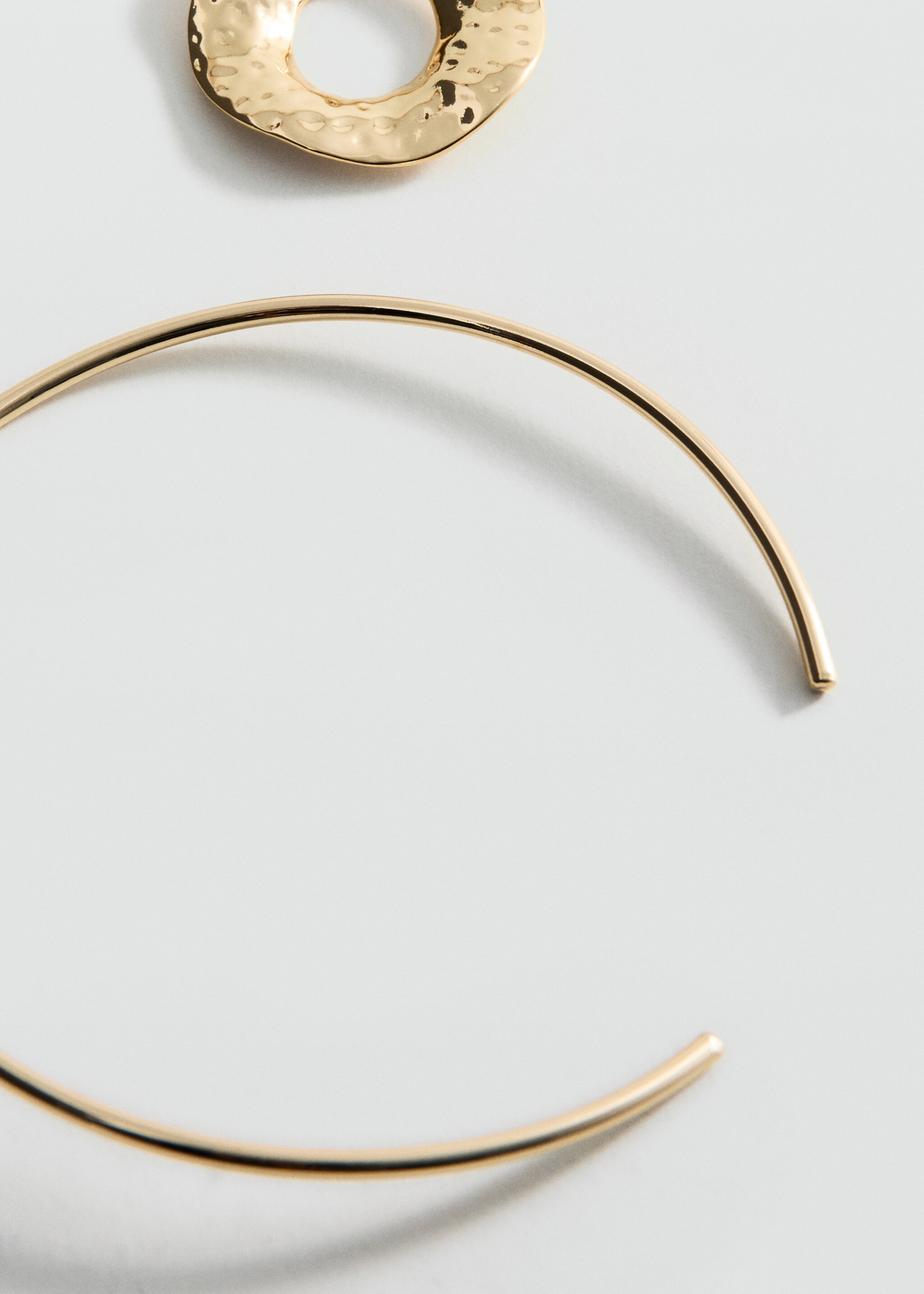 Collier rigide design circulaire - Détail de l'article 1, Or. Ref: 27045988-00.