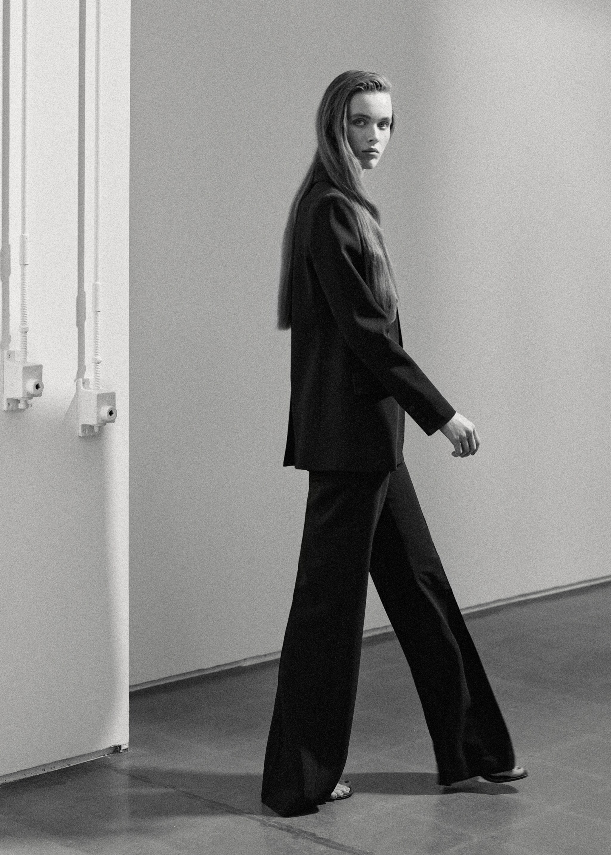 High-waist flared trousers - Medium plane, Black. Ref: 27045992-00.