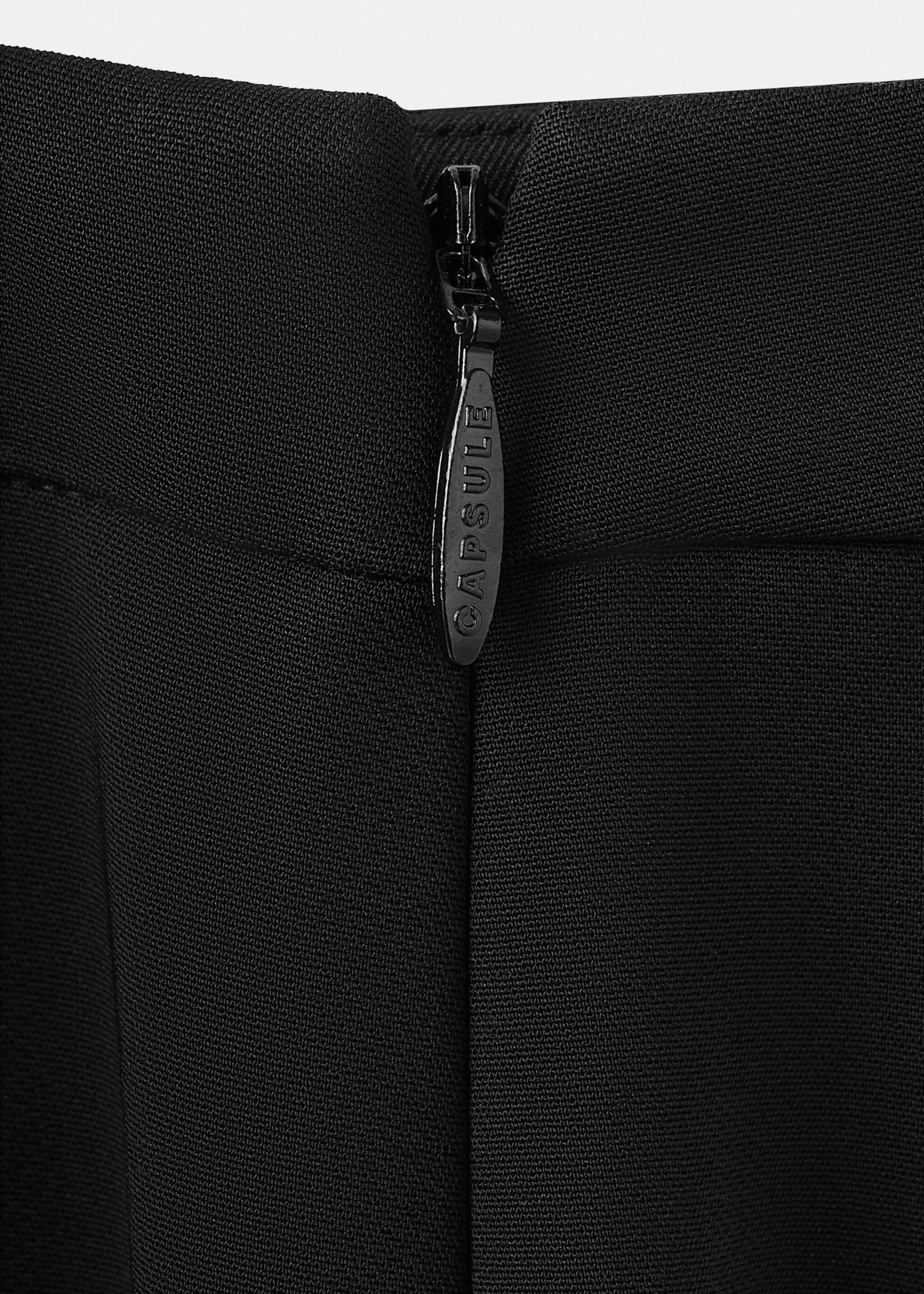 High-waist flared trousers - Details of the article 8, Black. Ref: 27045992-00.