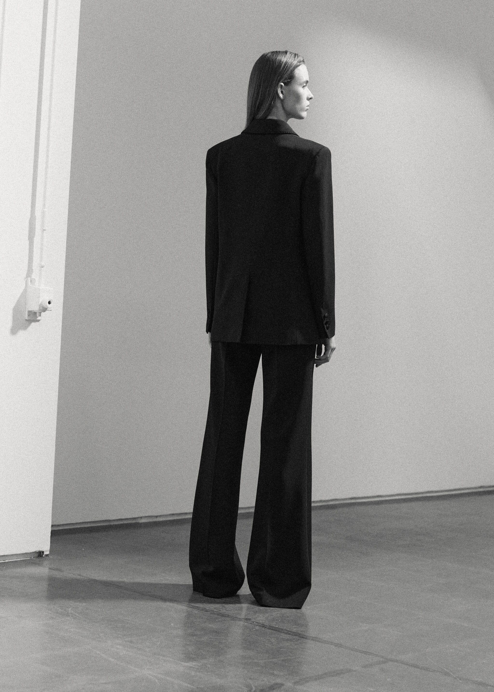 High-waist flared trousers - Reverse of the article, Black. Ref: 27045992-00.