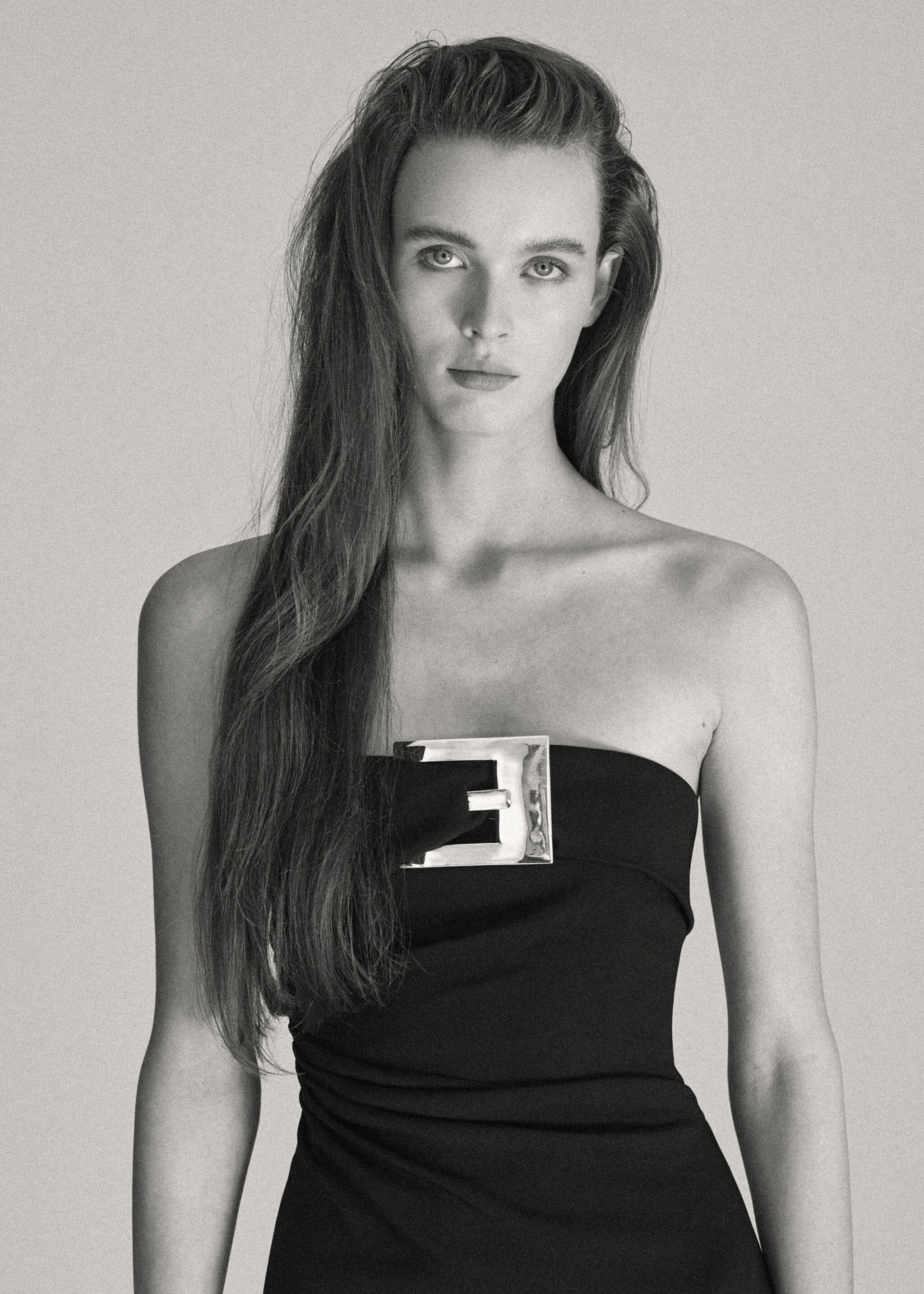 Vestido palabra de honor hebilla metálica - Plano medio, Negro. Ref: 27045995-00.