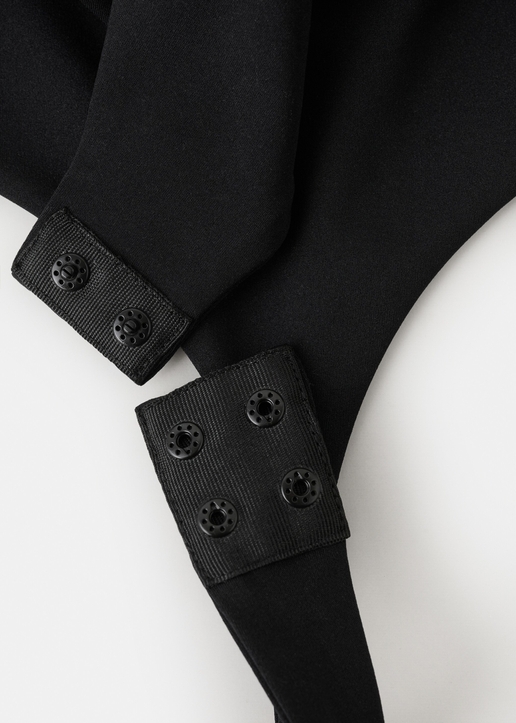 Body dos croisé - Détail de l'article 8, Noir. Ref: 27045996-00.