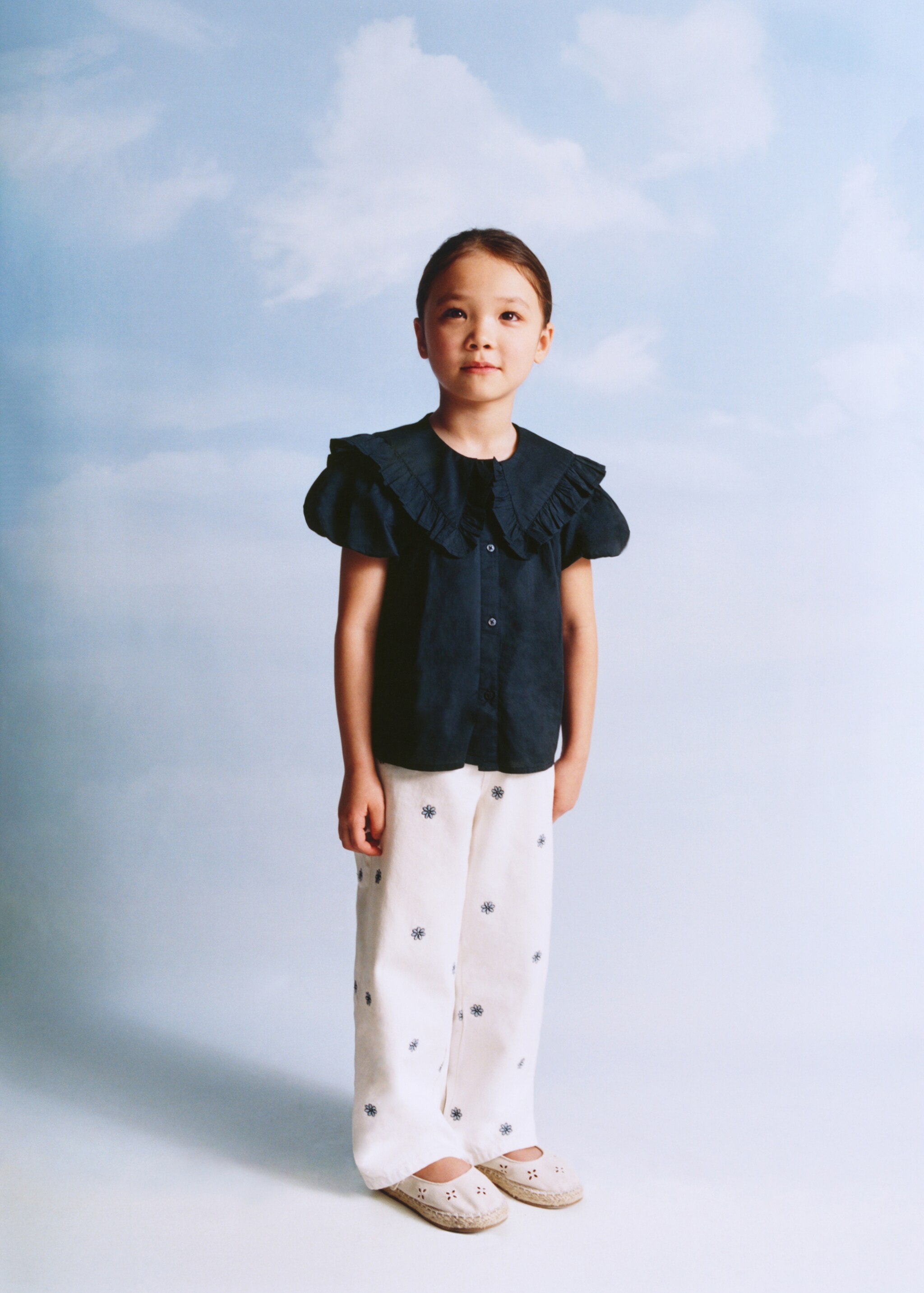 Flower-embroidered straight-fit jeans - Details of the article 5, Off White. Ref: 27046353-00.