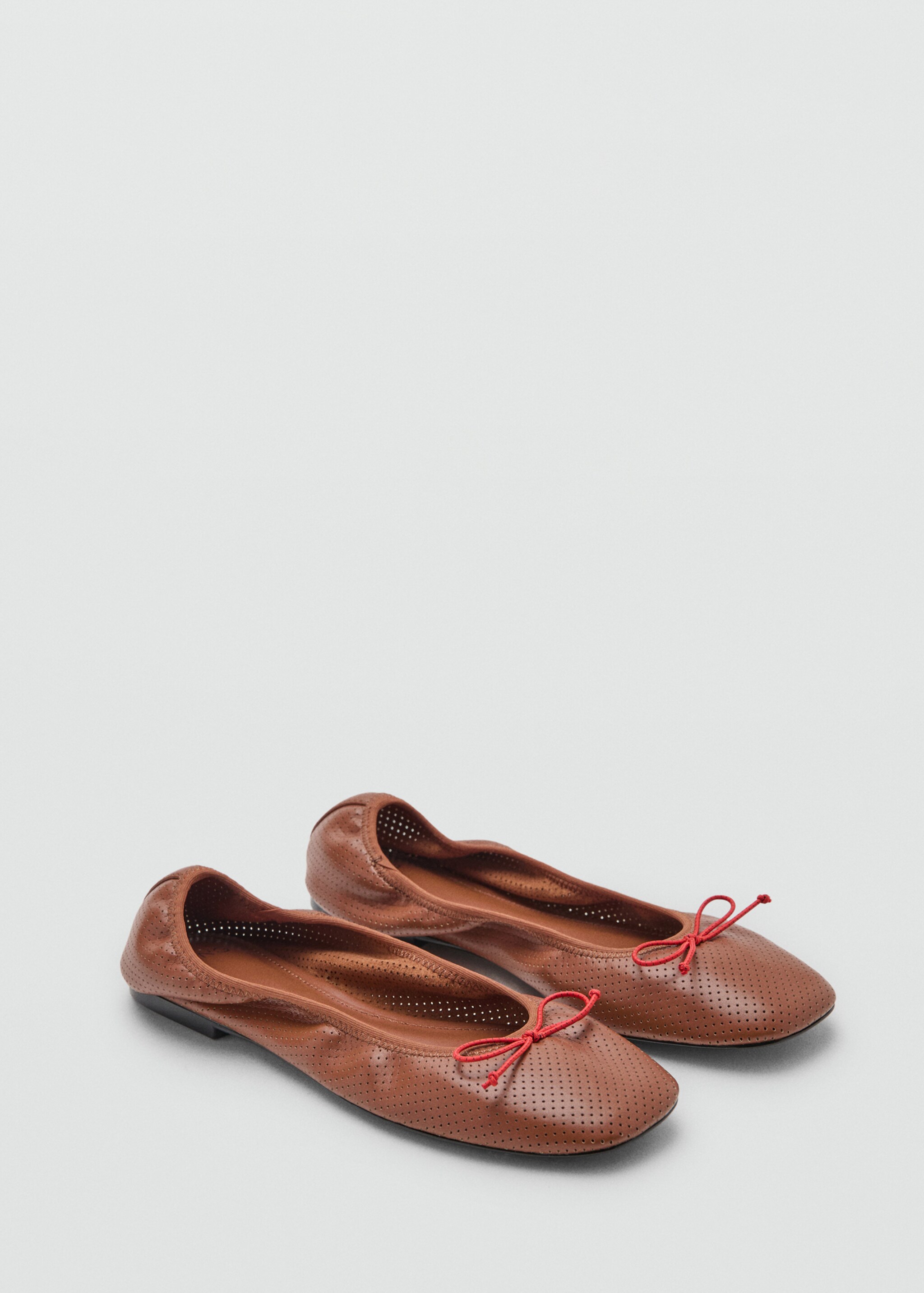 Cut-out bow ballerinas - Medium plane, Cognac. Ref: 27046727-00.