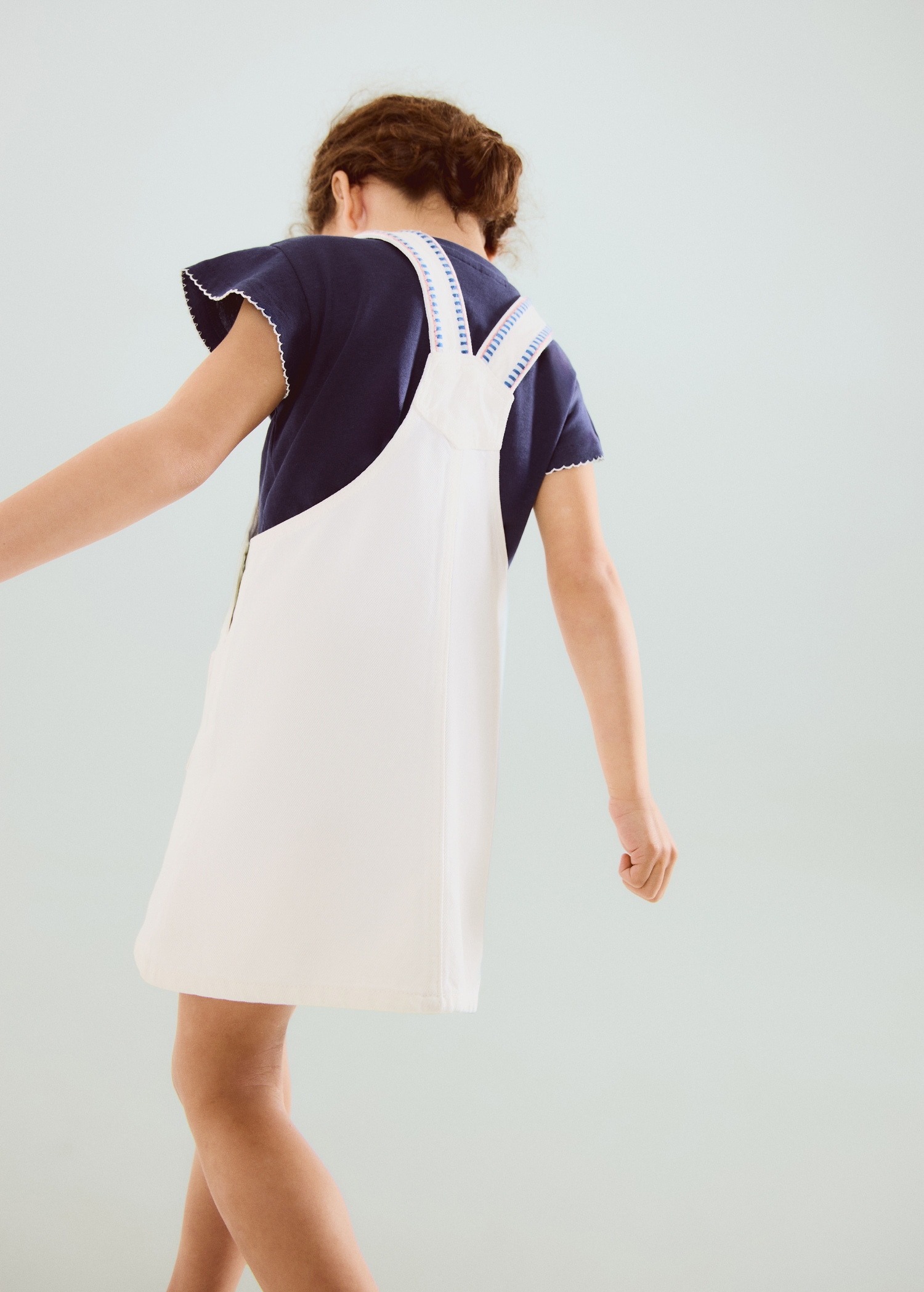 Pinafore with embroidered details - Medium plane