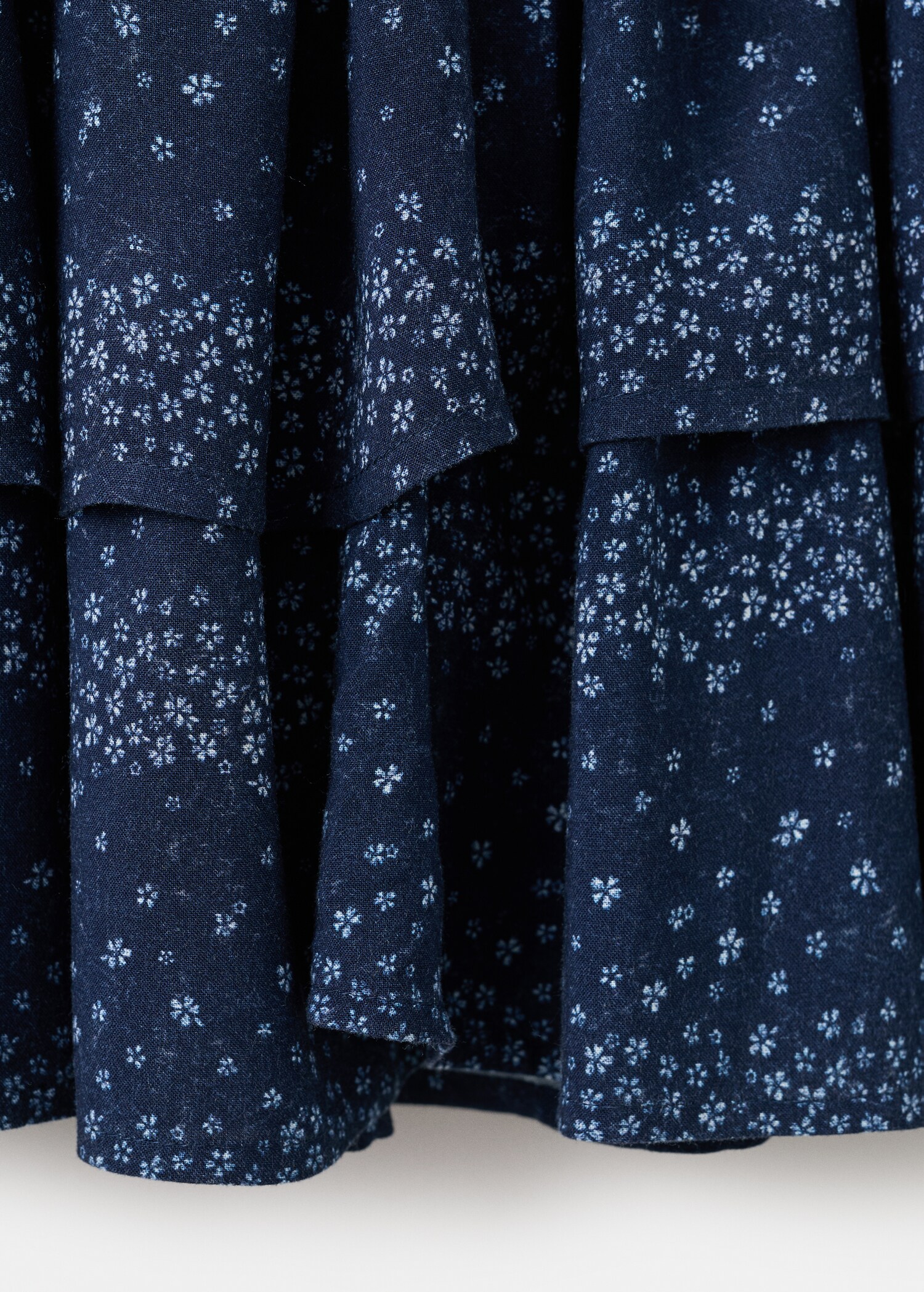 Halter-neck dress with open back - Details of the article 0