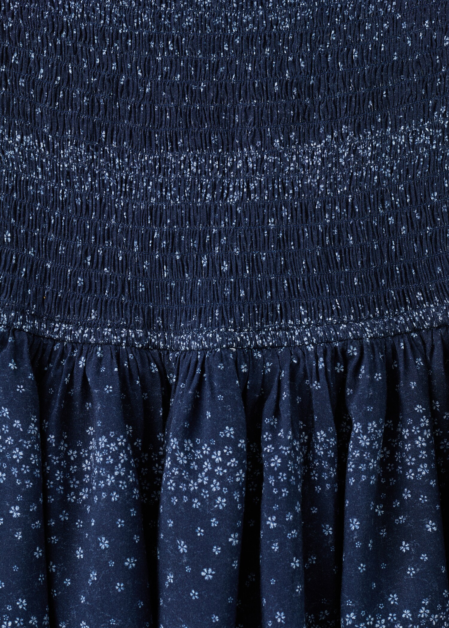 Halter-neck dress with open back - Details of the article 8