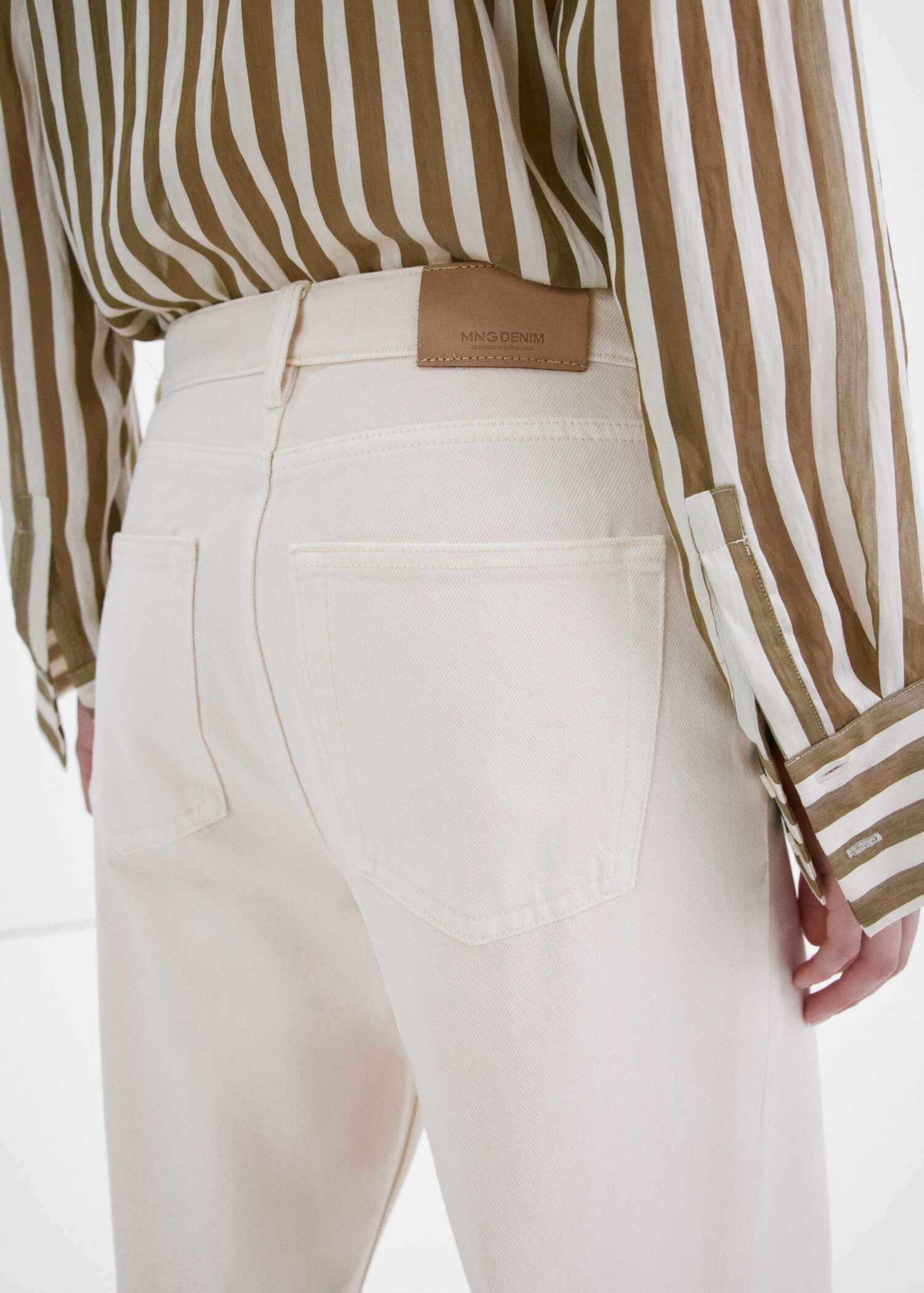 Wide leg mid-rise jeans - Details of the article 6