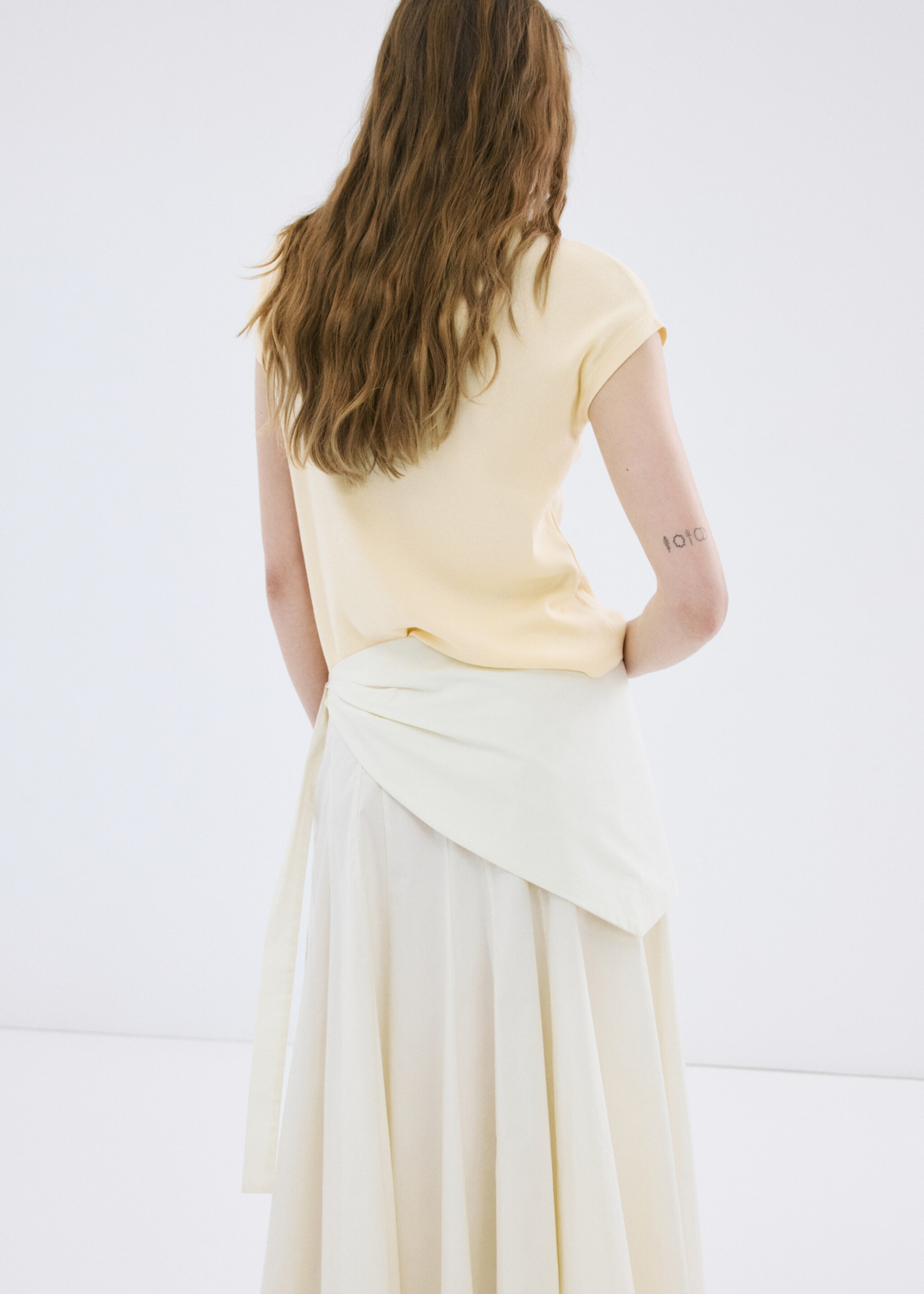 Short-sleeved knitted cotton sweater - Reverse of the article, Pastel Yellow. Ref: 27047144-00.