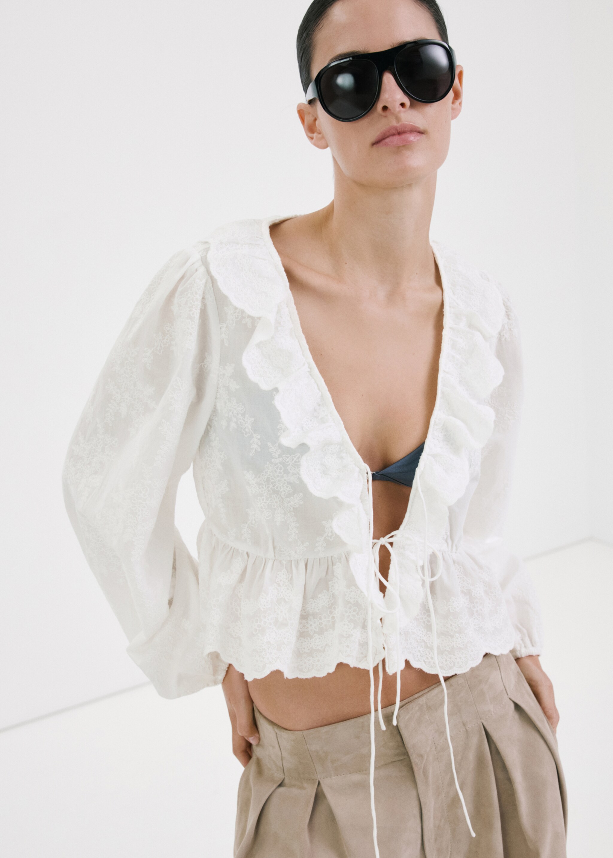 Ruffled embroidered blouse - Medium plane, Off White. Ref: 27047145-00.