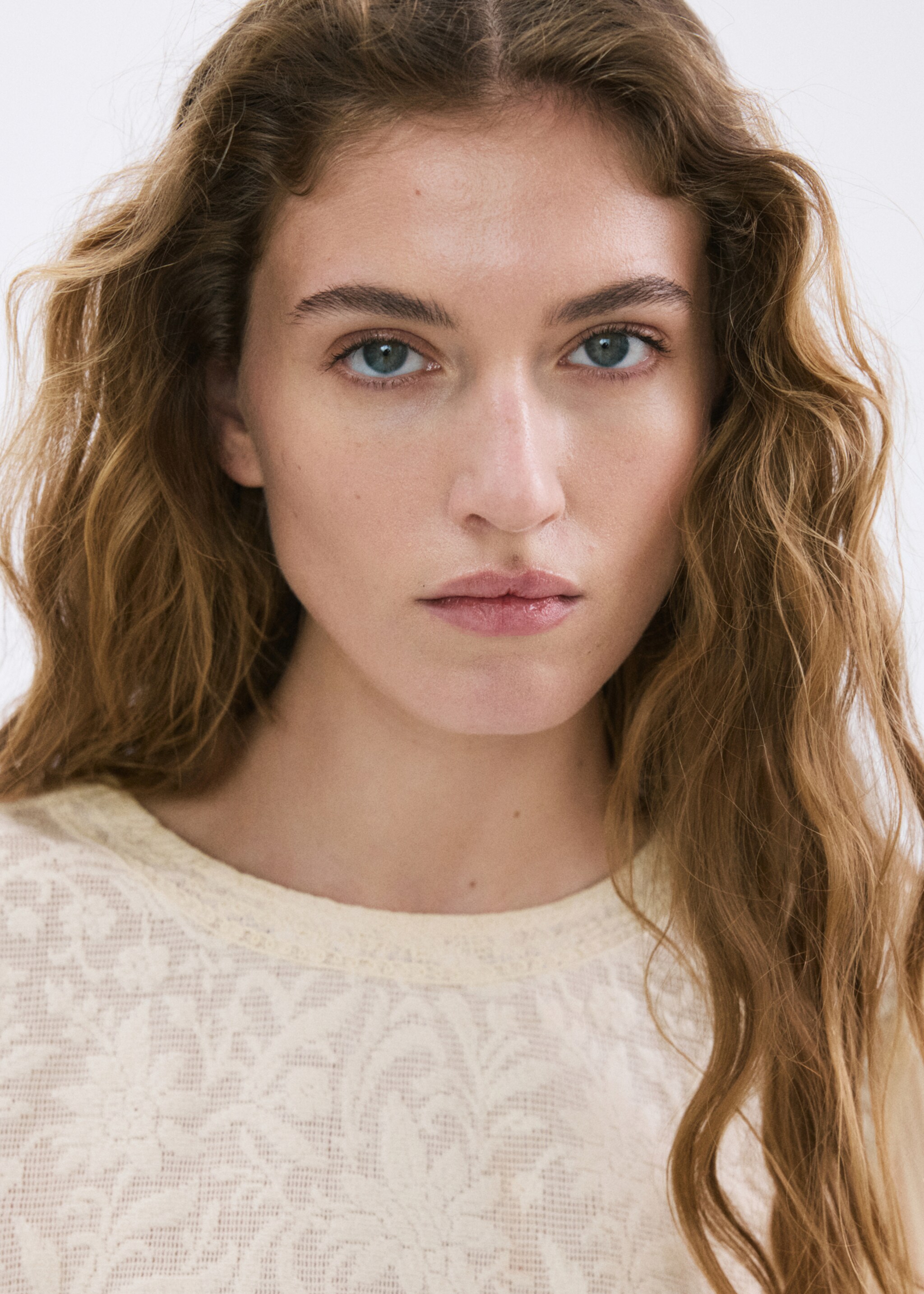 Lace contrast shirt - Details of the article 1, Yellow. Ref: 27047146-00.