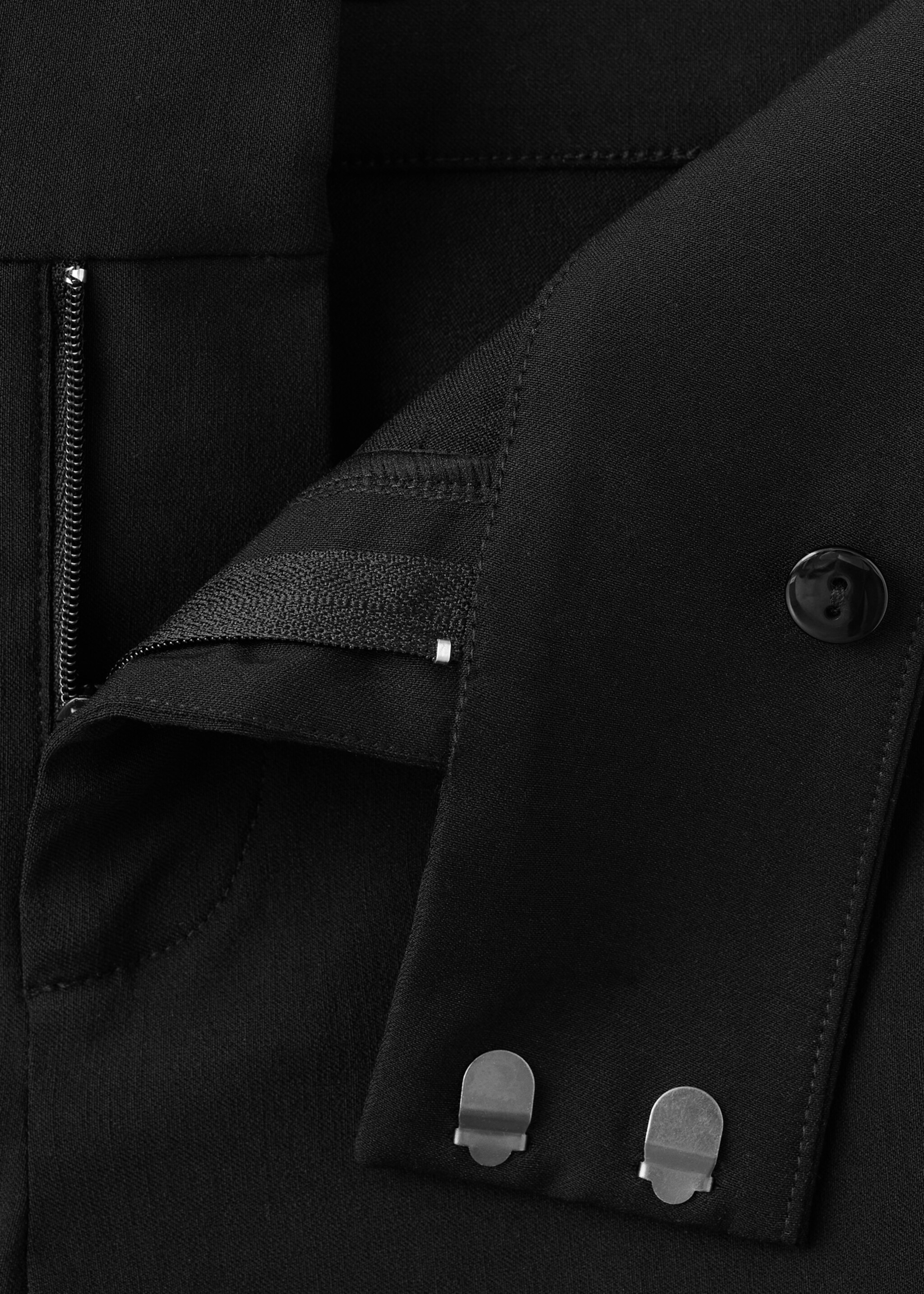 Straight capri trousers - Details of the article 8, Black. Ref: 27047149-00.