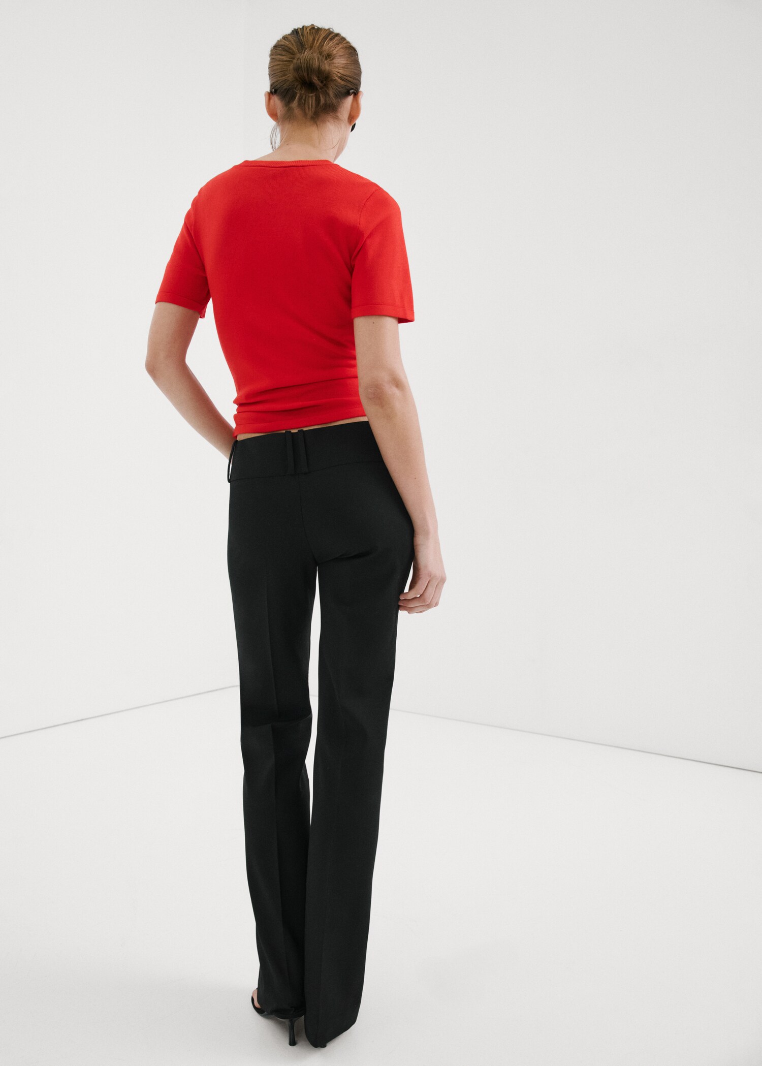 Straight capri trousers - Reverse of the article