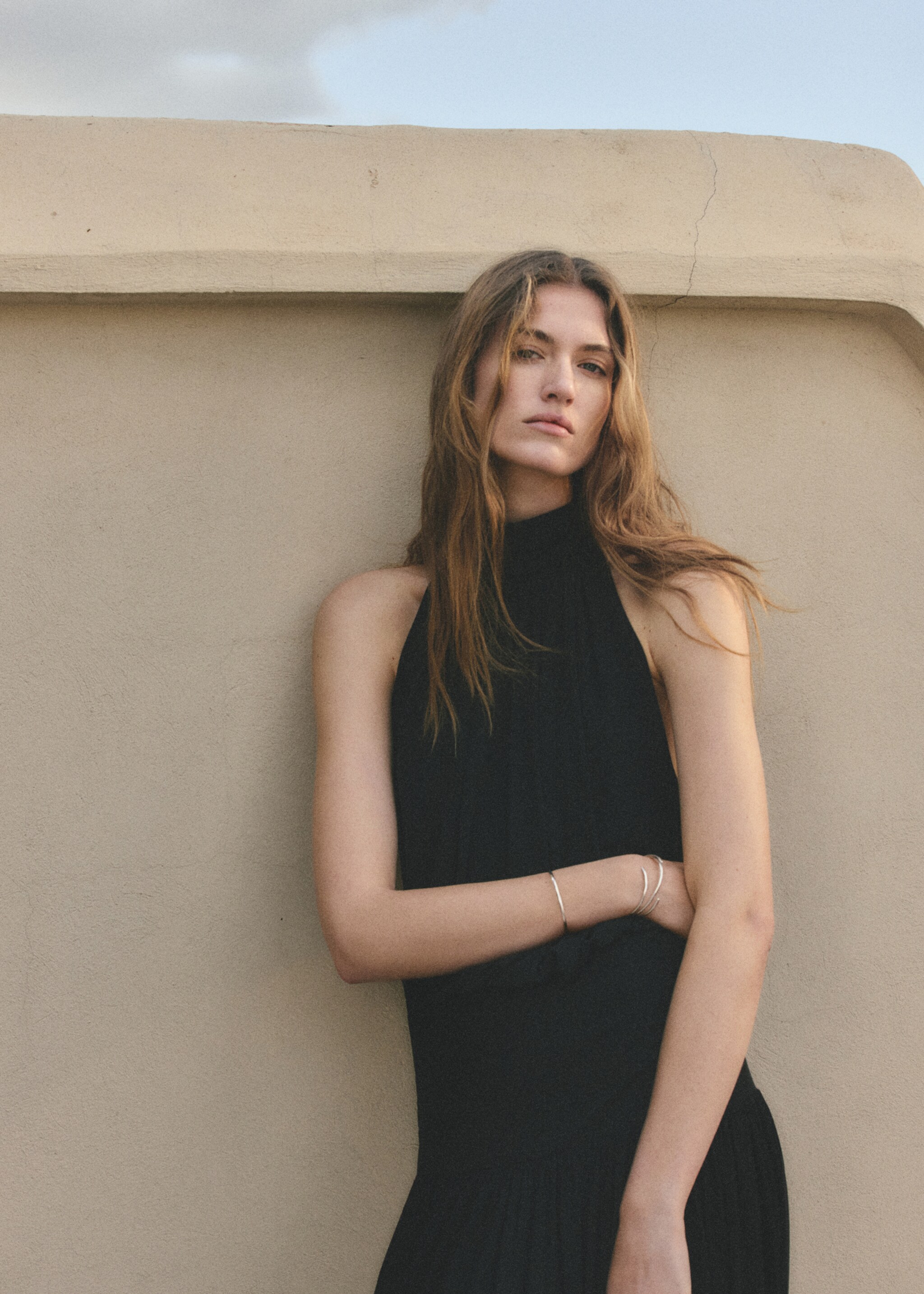 Vestido largo cuello halter - Plano medio, Negro. Ref: 27047155-00.