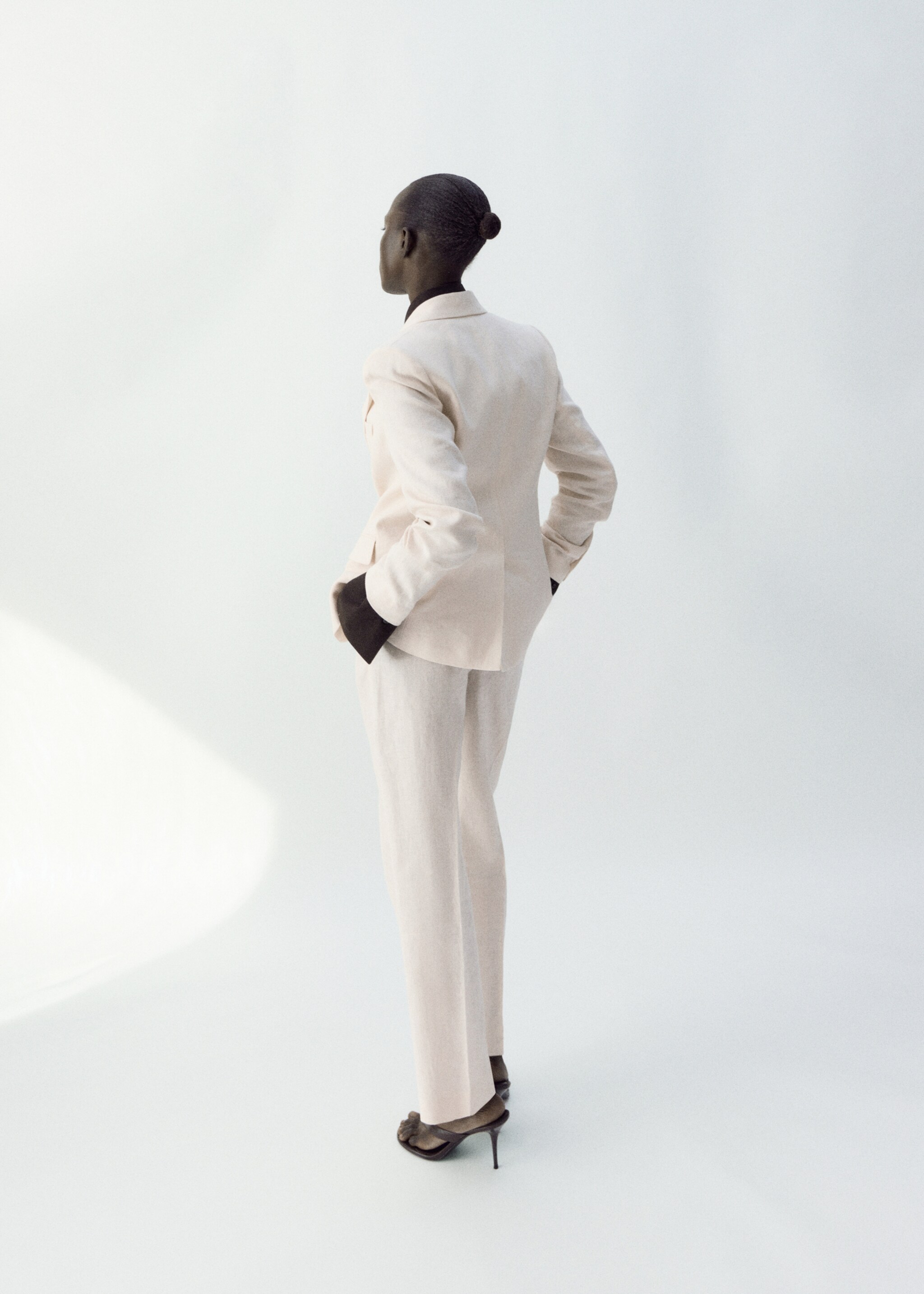 سروال بدلة من الكتان - الجهة الخلفية للمنتج, بيج فاتح. Ref: 27047156-00.