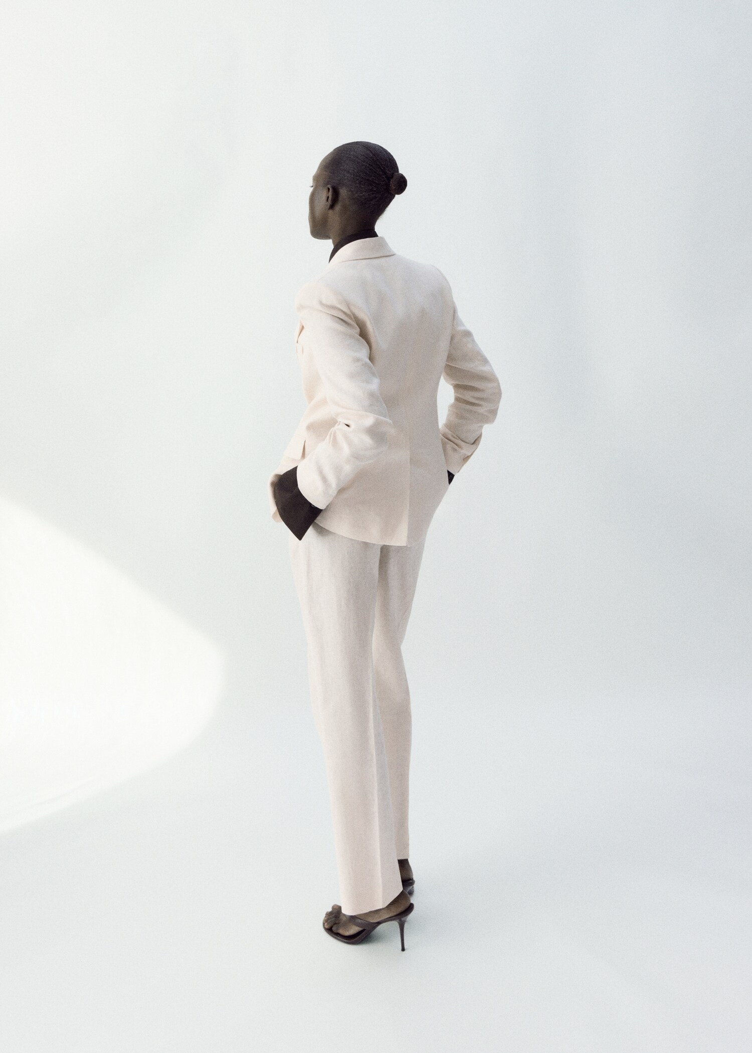 سروال بدلة من الكتان - الجهة الخلفية للمنتج