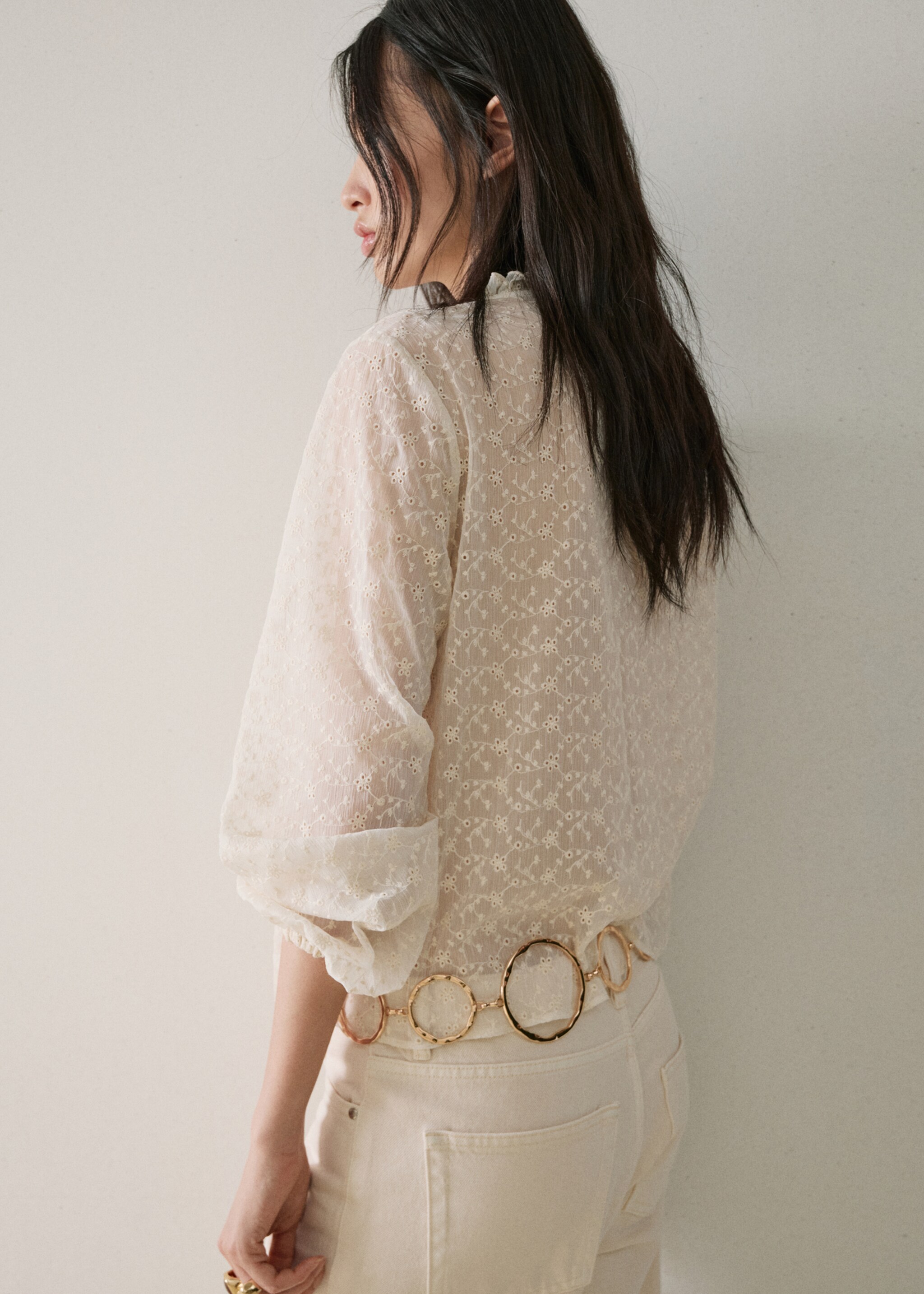 Ruffled embroidered blouse - Reverse of the article, Ecru. Ref: 27047158-00.