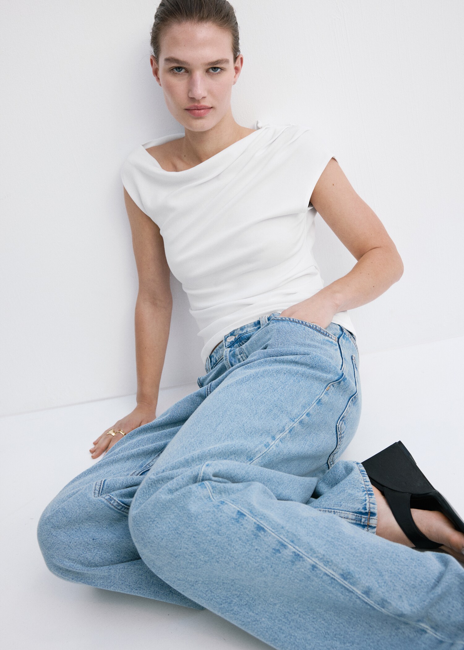 Asymmetric ruched top - Details of the article 2