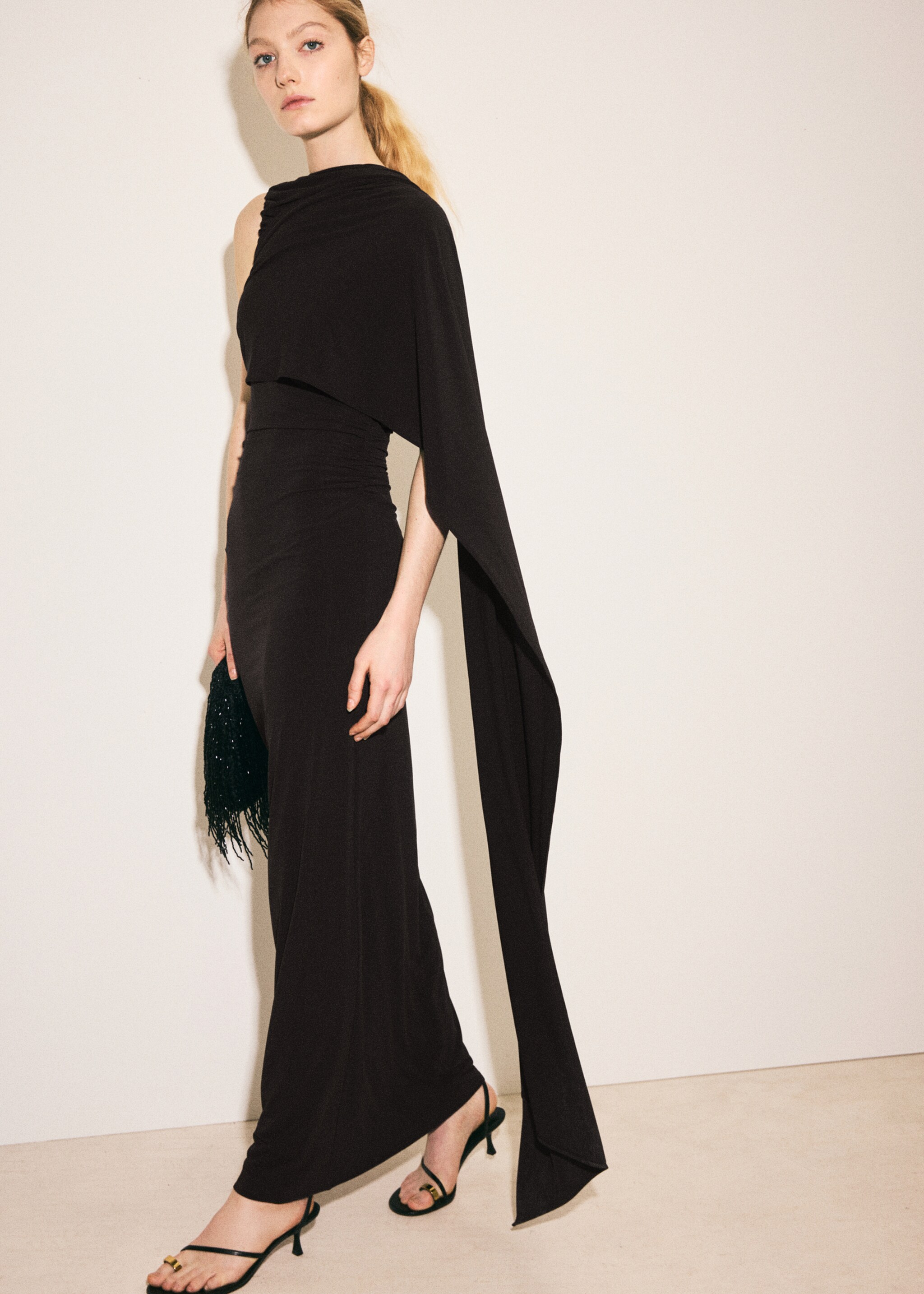 Asymmetrical cape dress - Details of the article 2, Brown. Ref: 27047168-00.