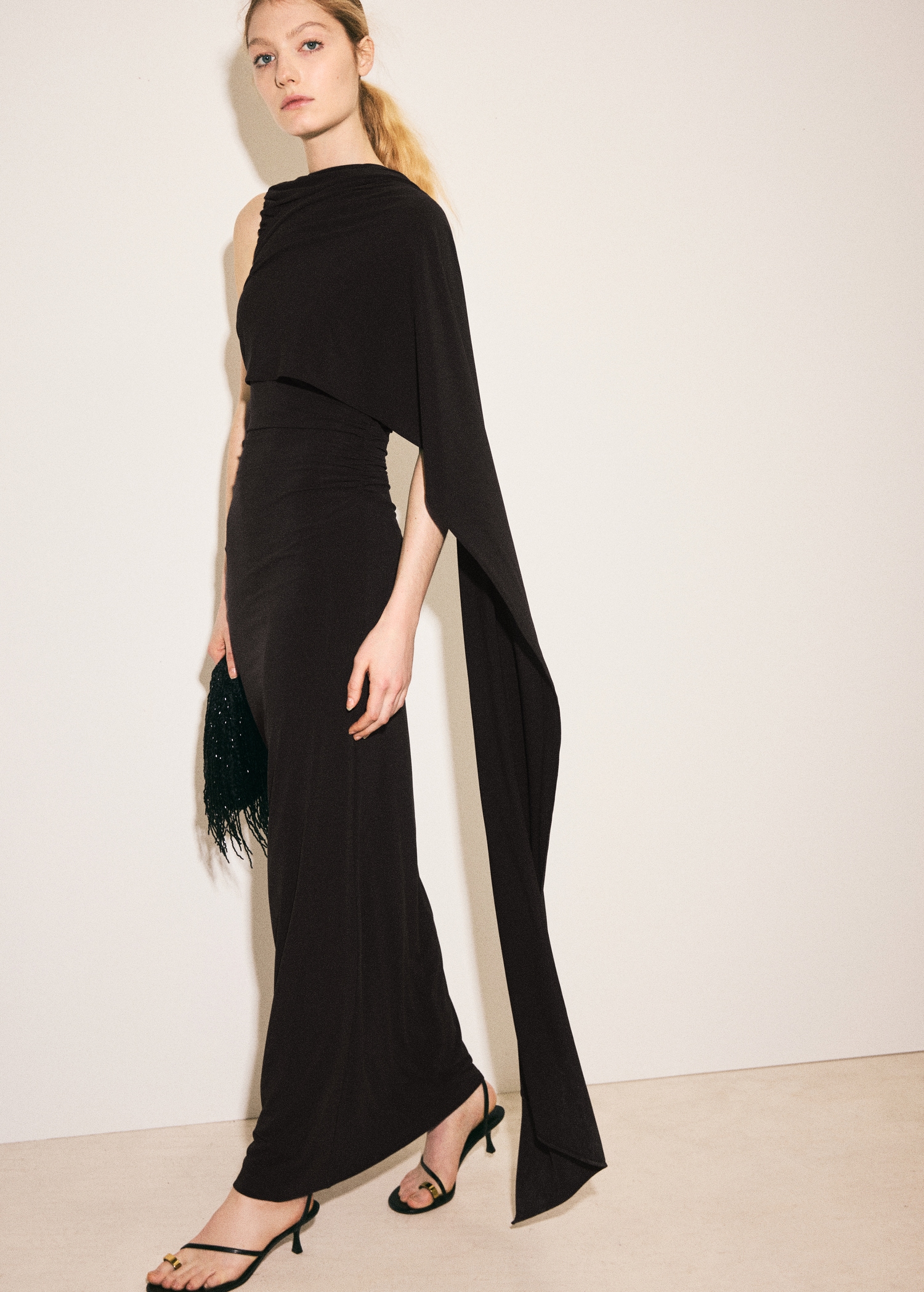 Asymmetrical cape dress - Details of the article 2