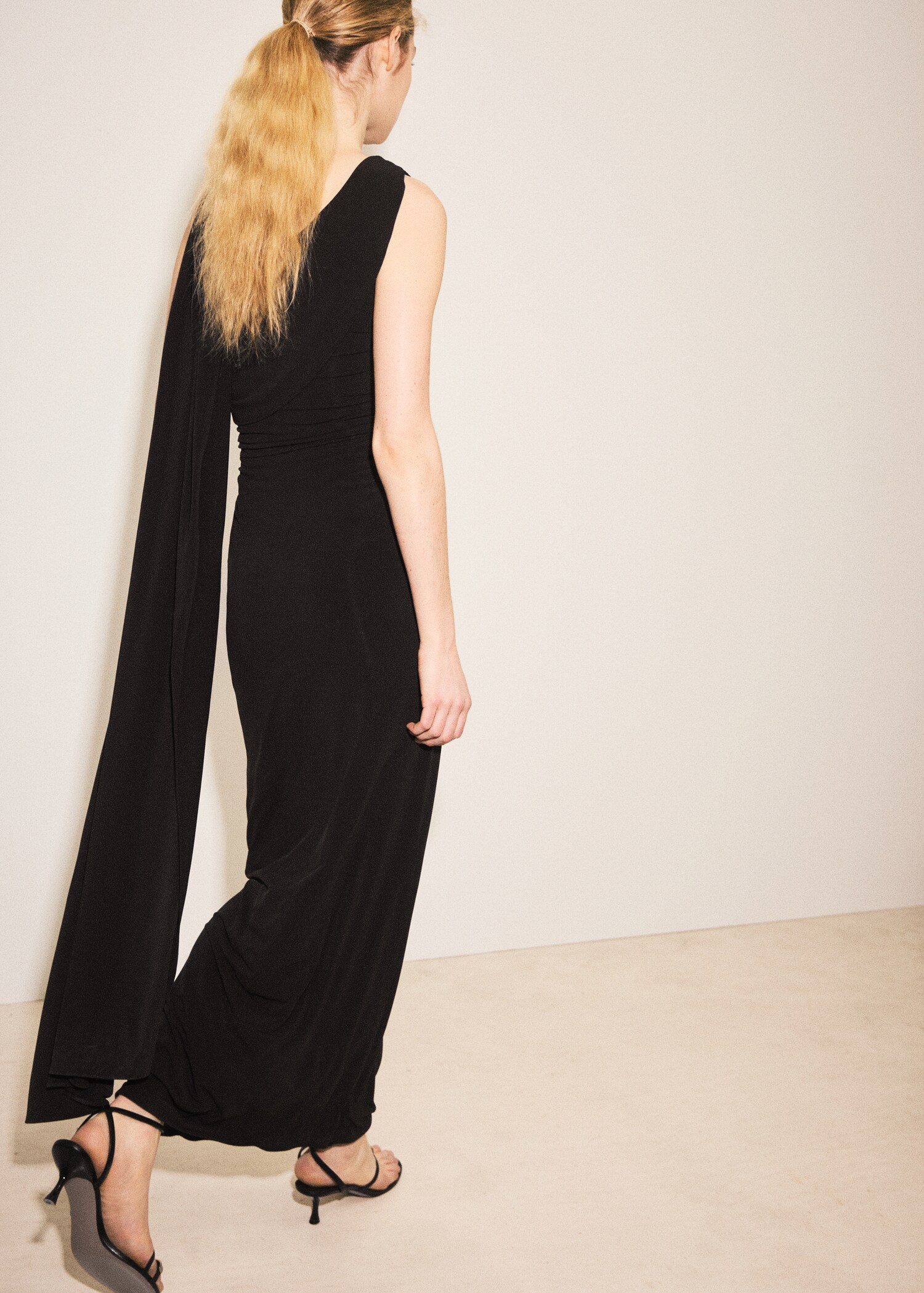 Asymmetrical cape dress - Reverse of the article