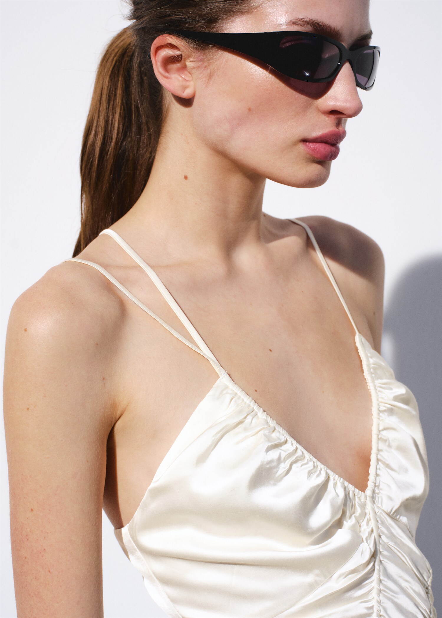 Satin dress with adjustable ruching - Details of the article 6