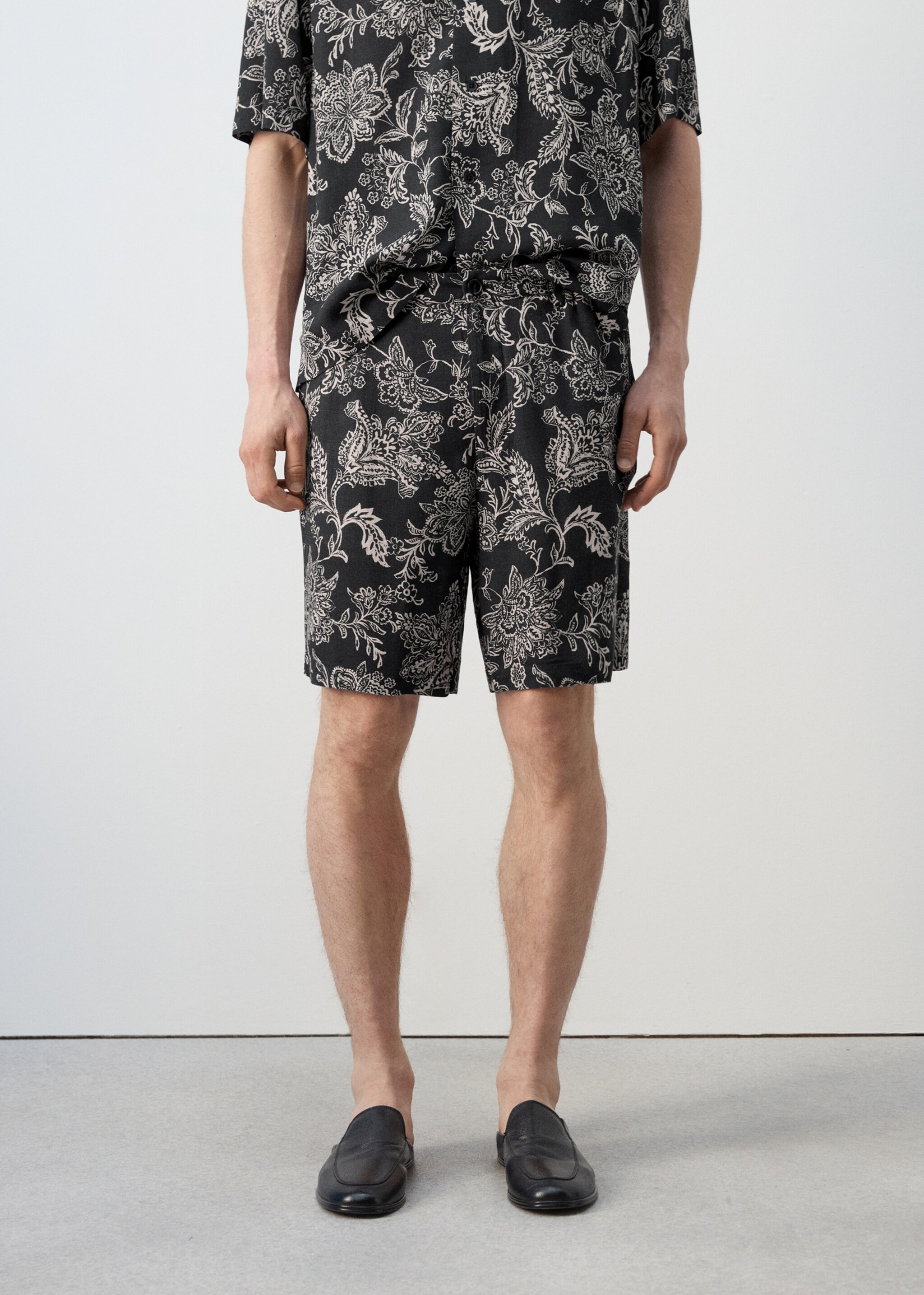 Bermudas slim fit estampada - Plano medio, Negro. Ref: 27047895-00.