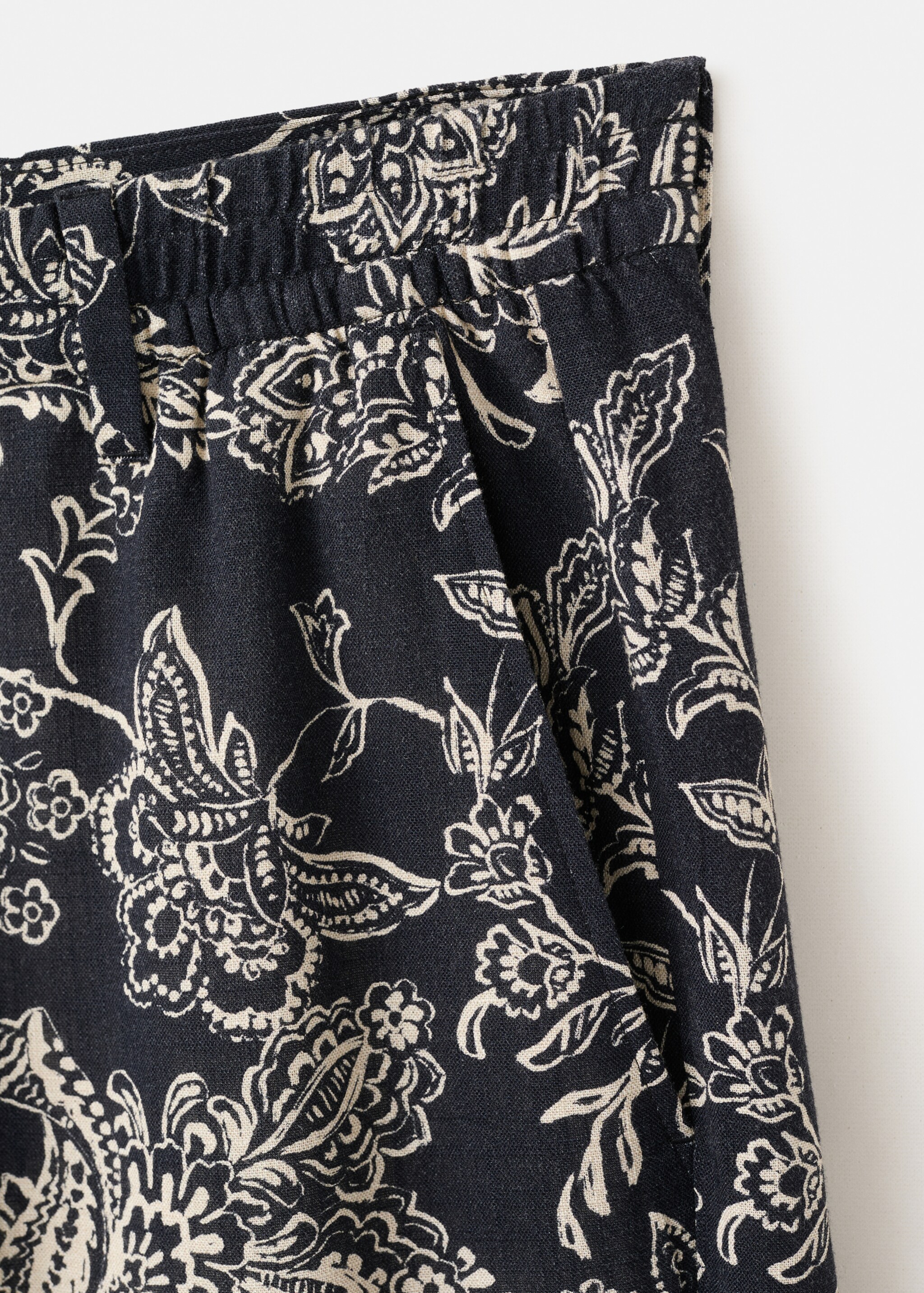 Bermudas slim fit estampada - Detalle del artículo 0, Negro. Ref: 27047895-00.