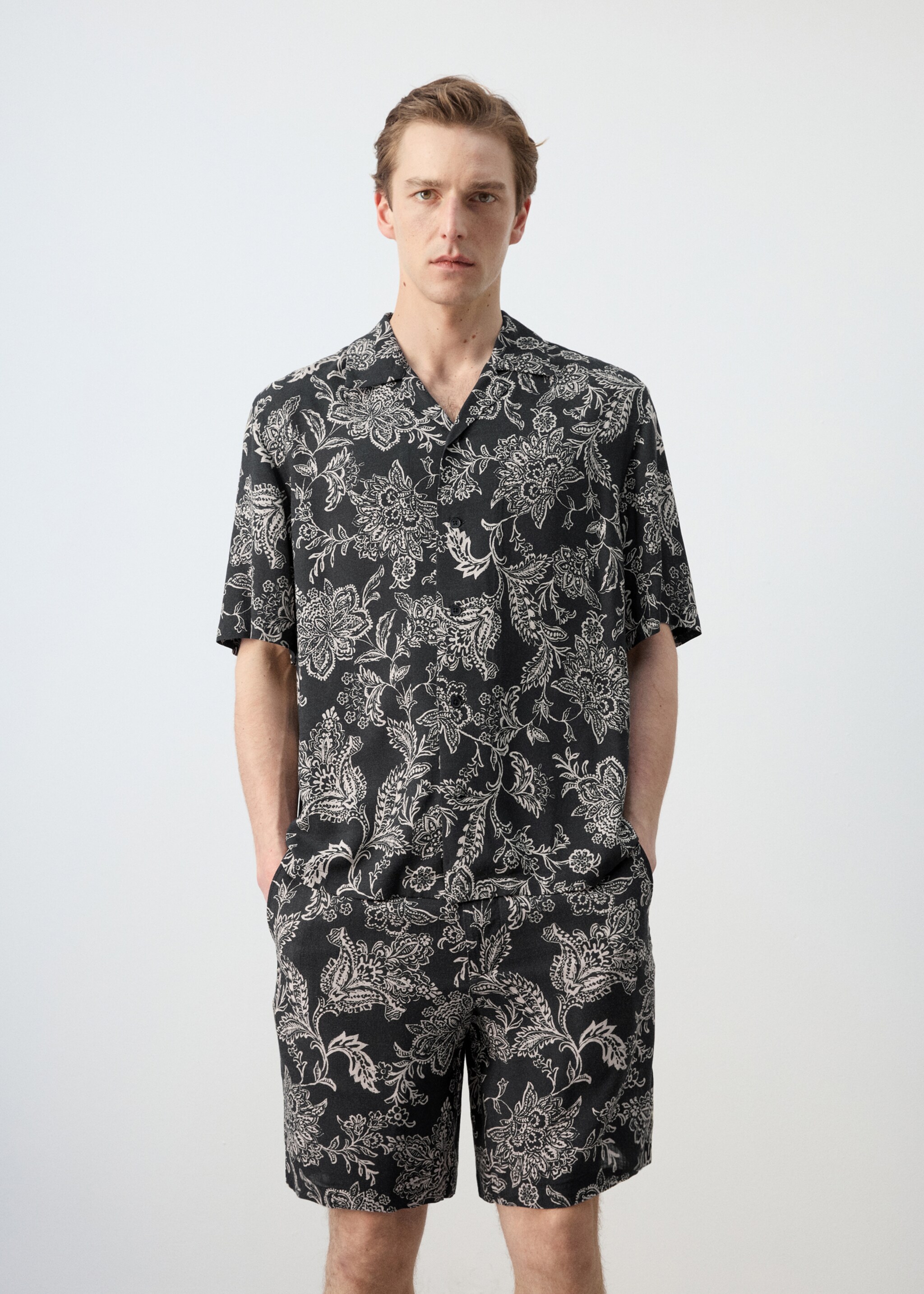 Gemustertes Regular-Fit-Hemd - Mittlere Ansicht, Schwarz. Ref: 27047898-00.