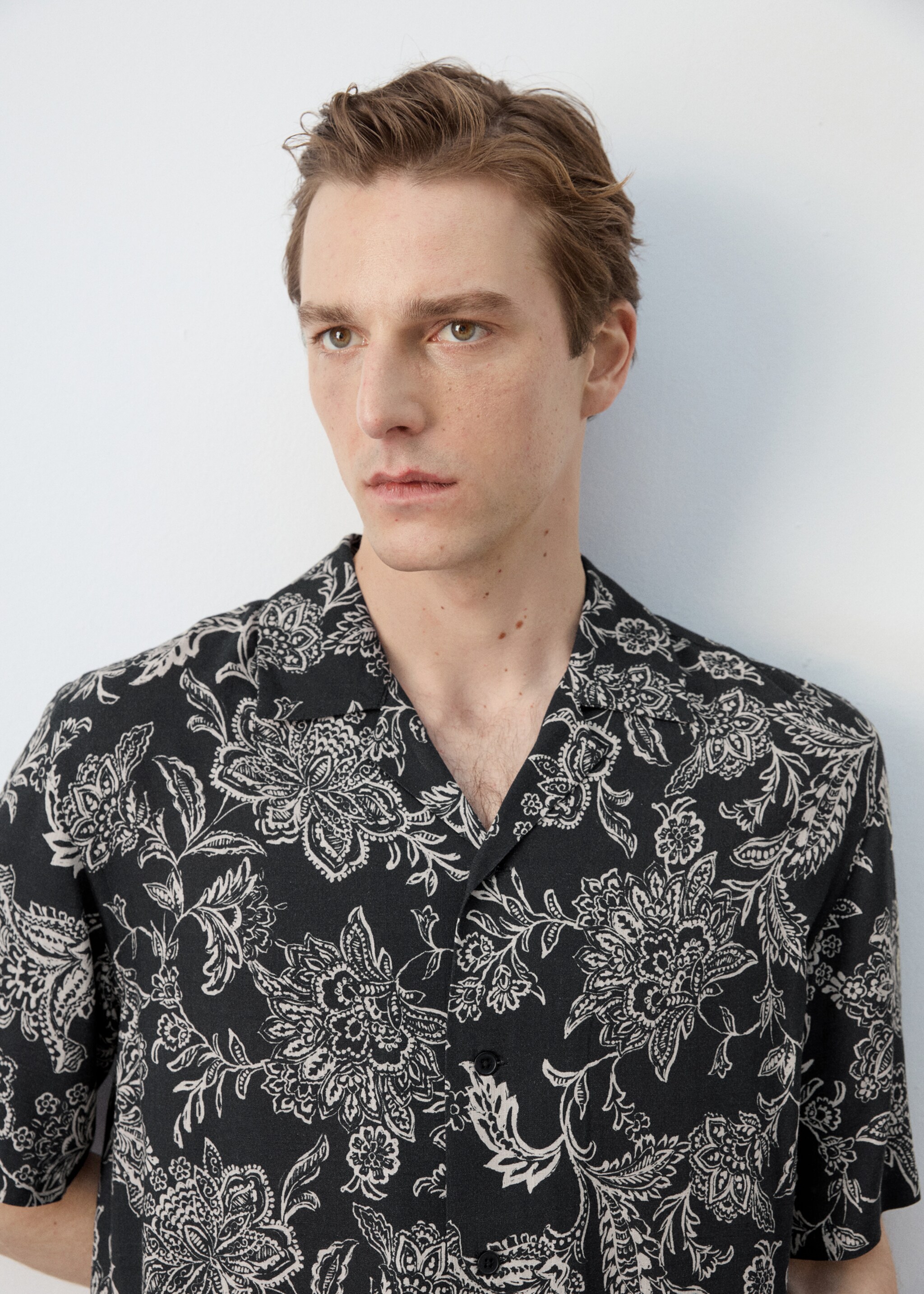 Gemustertes Regular-Fit-Hemd - Detail des Artikels 1, Schwarz. Ref: 27047898-00.