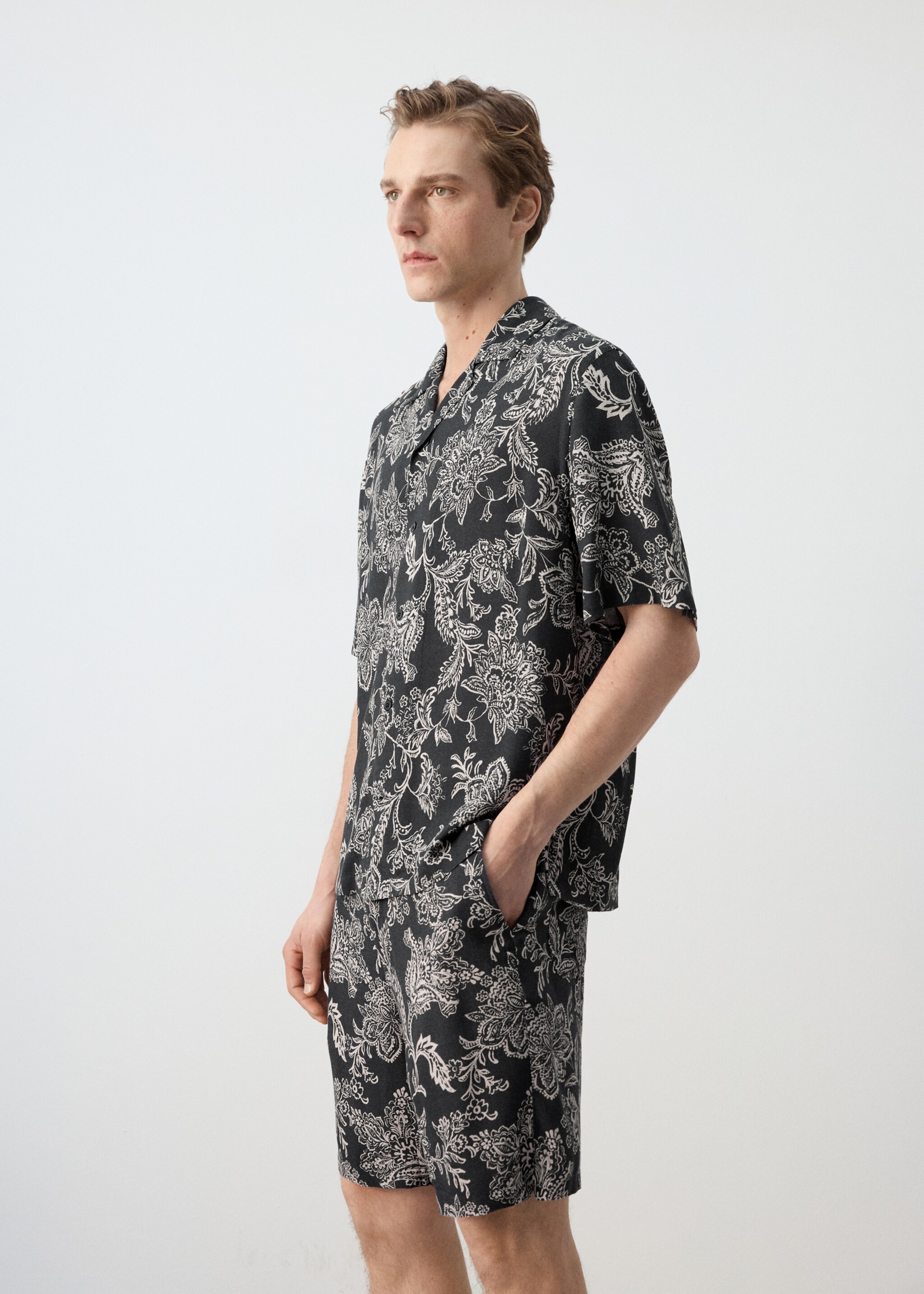 Gemustertes Regular-Fit-Hemd - Detail des Artikels 2, Schwarz. Ref: 27047898-00.