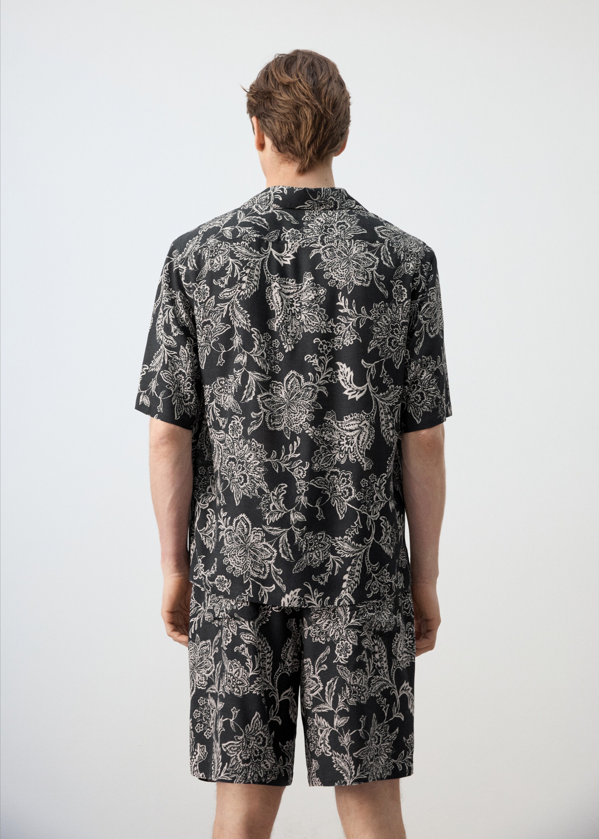 Gemustertes Regular-Fit-Hemd - Rückseite des Artikels, Schwarz. Ref: 27047898-00.