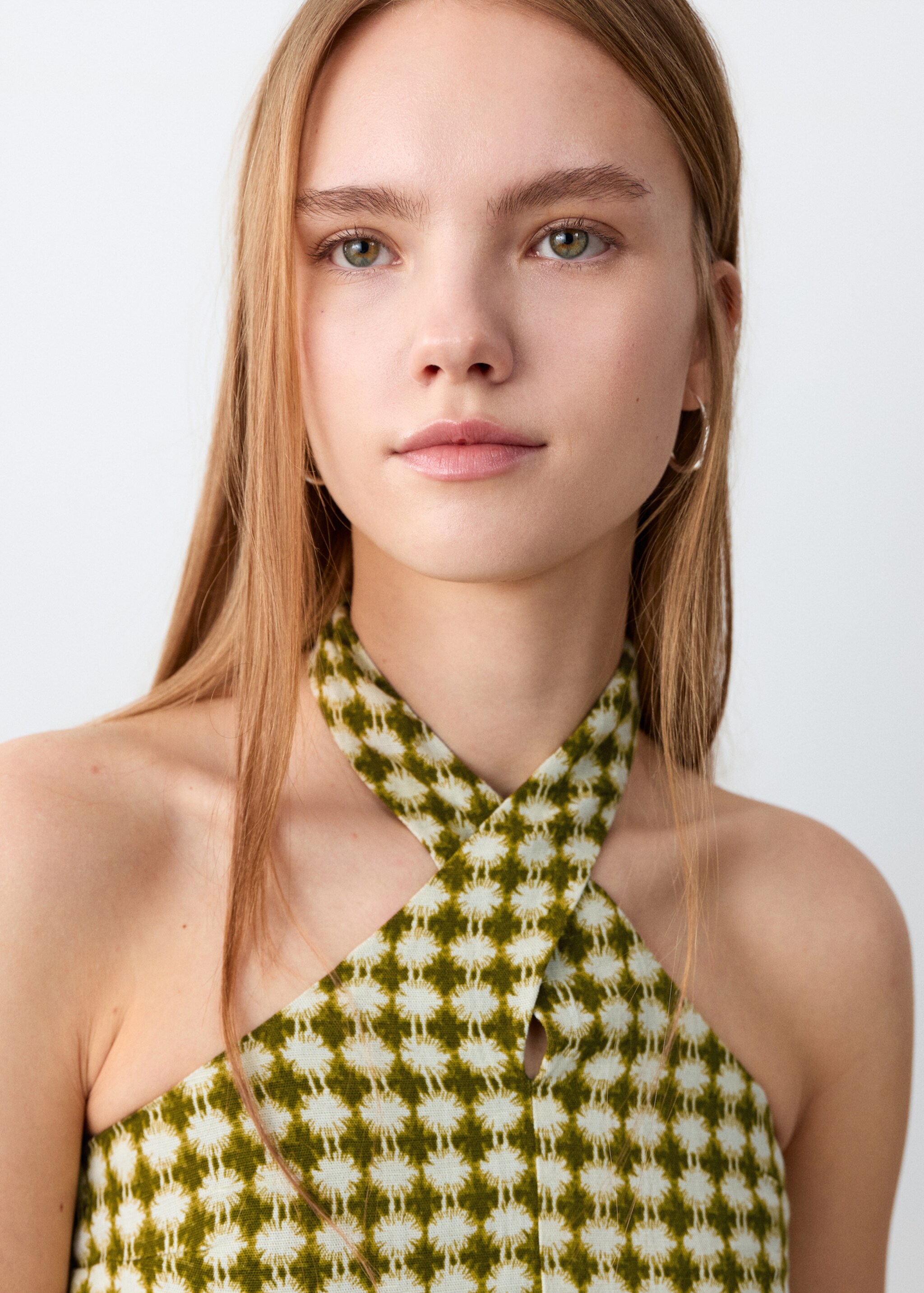 Halter-neck printed top - Details of the article 1, Pastel Green. Ref: 27047903-00.
