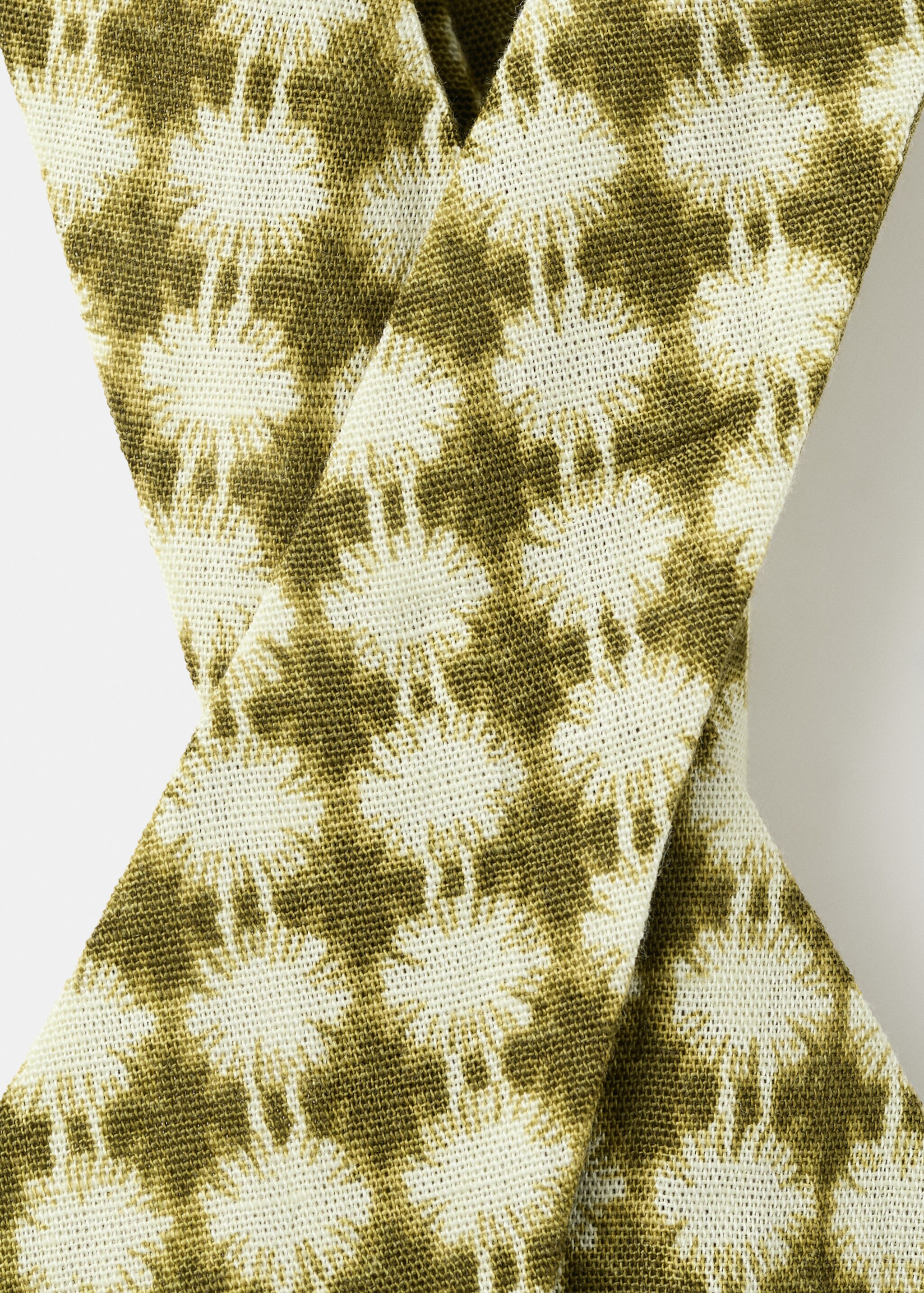 Halter-neck printed top - Details of the article 8, Pastel Green. Ref: 27047903-00.