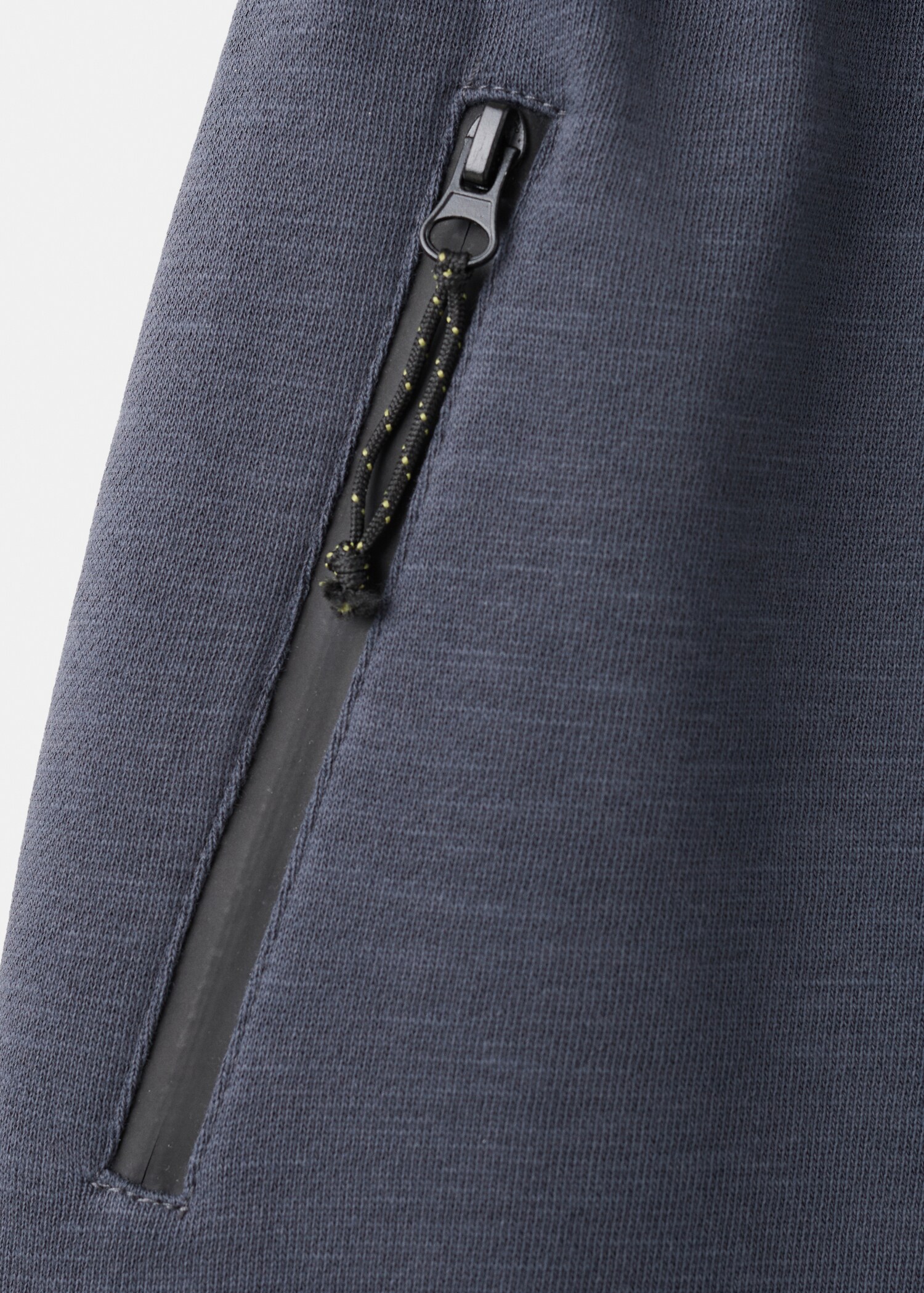 Bermuda shorts with drawstring - Details of the article 0